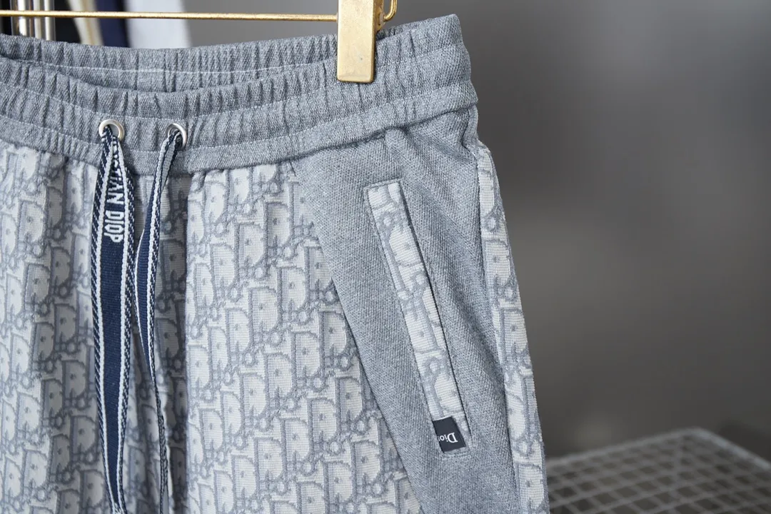 🅿️210 DOR Dijia 2025ss new classic old flower jacquard shorts, light luxury, a must-have item for daily commuting for men and women, correct version, welcome to compare, detailed features · Made of 98% cotton 2% stretch jacquard fabric · Laser positioning cutting . Side webbing splicing design · Pants elastic waist design · Double-needle stitching across seams · Original main mark, washed tag, moisture-proof paper packaging Color: Gray Size: S M L XL