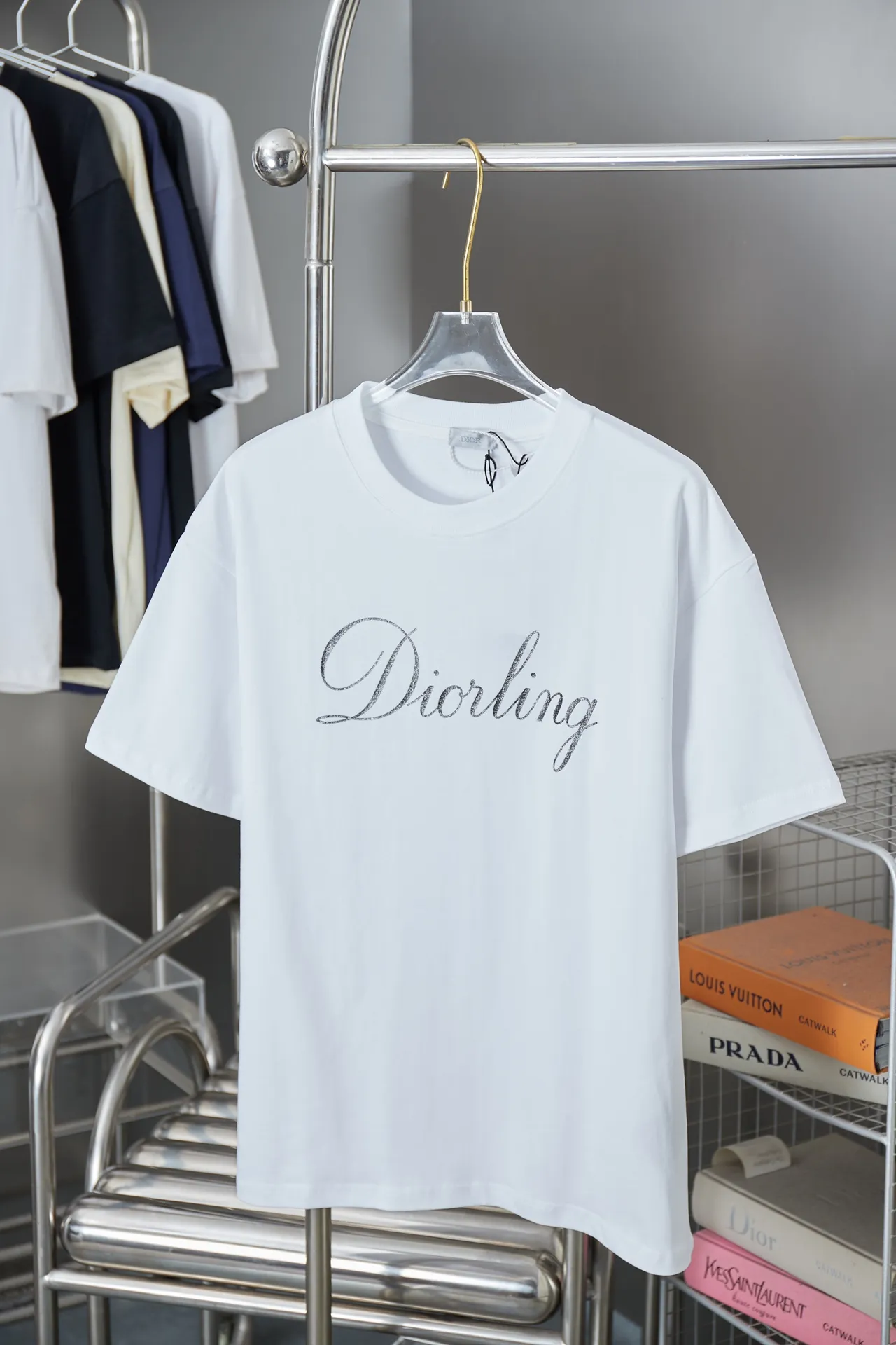 🅿️170 D＊or CD 25SS early spring new model, joint series, silver printed short sleeves, light luxury, essential item for daily commuting for men and women, correct version, welcome to compare, detailed features · 320g 100% pure cotton double yarn jersey fabric · Custom dyed in the same cylinder, special thickened 32 pieces double strand 1X1 thread · Artificial hand printing screen silver powder craft printed letter logo · Double-needle sewing and cross-seam technology · Original main mark, washed tag, brand moisture-proof paper packaging Color: White Size: S/M/L/XL