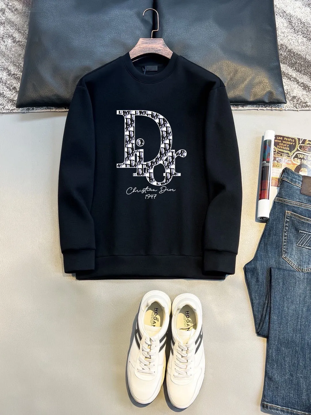 🅿️220 brand [DIOR Dior] (good news for fat people) 2025ss autumn latest long-sleeved round-neck sweatshirt, on sale simultaneously on the official website. Refreshing and breathable. Made of top Tencel Roman. Comfortable and soft. 3D three-dimensional clarity. Super fashion sense. Great for gifting and keeping for yourself. Size: M-5XL (can wear up to 220 pounds)