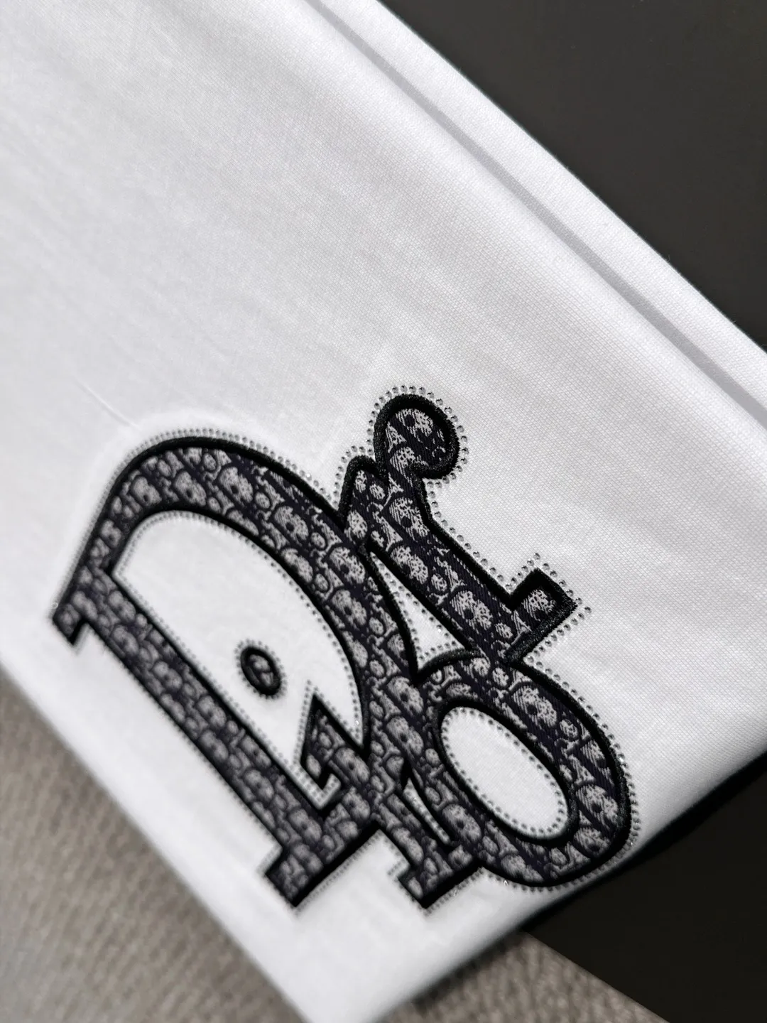 🅿️270 shipped next day P Dior 2025 spring and summer new style (top quality, differentiated currency) launches 260g double yarn pure cotton short-sleeved fabric, early spring catwalk style, personalized and exclusive style, same style for men and women, using imported custom dyed fabric, chain bottom back collar, fully shoulder-covering, no deformation or shrinkage when exposed to water, SIZE: M to 4XL