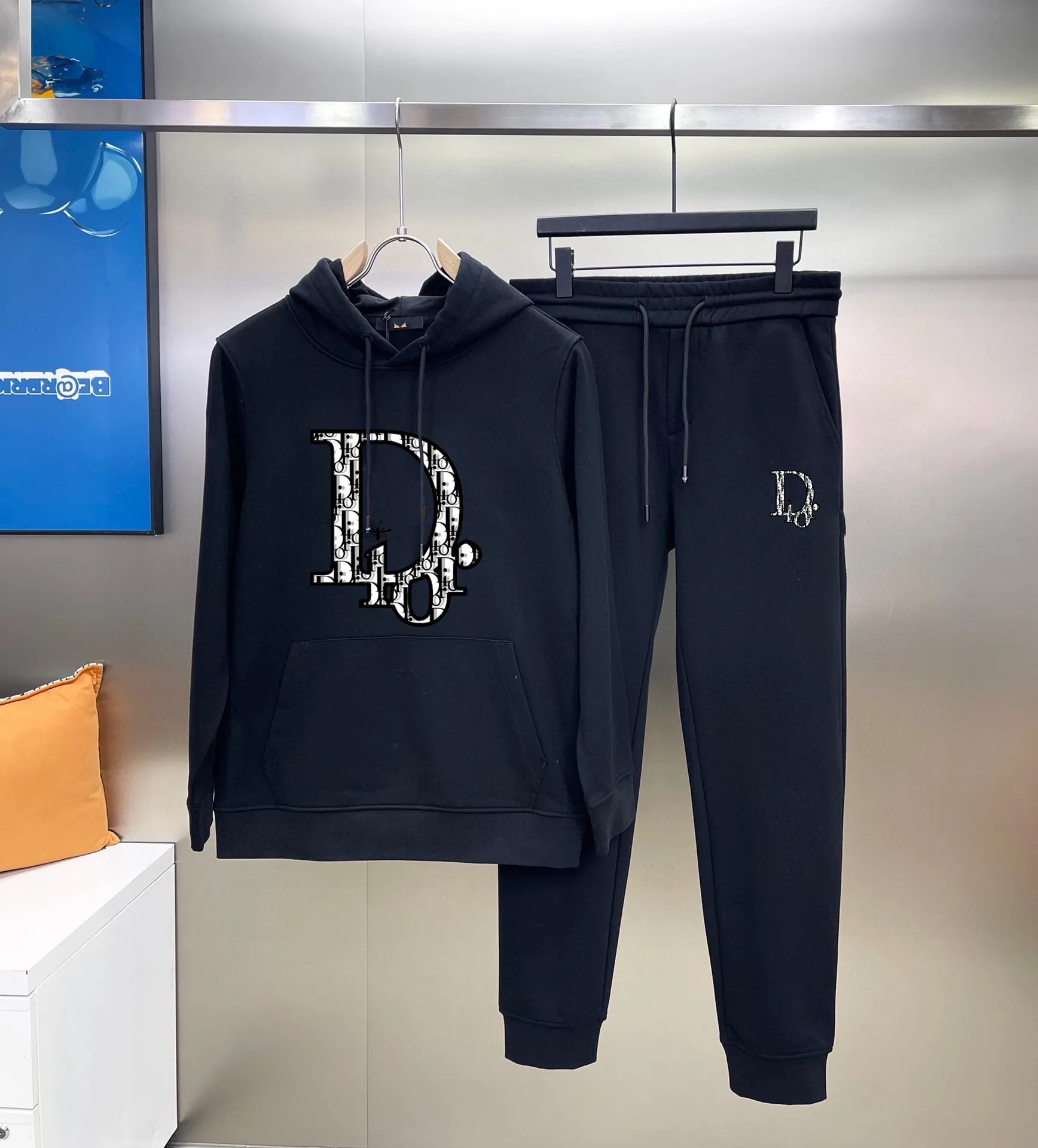 🅿️400 [DIOR Dior] (Fat Man Gospel) hot-selling suit is coming. Focus on the original version of the official website. 2025 new hot-selling cardigan sweater suit. The original order is the best product. 🇭🇰The meticulous work of top designers is dedicated to a fitting and perfect upper body effect. All-natural high-quality Roman cotton 100%, close-fitting comfort, noble and elegant! Original hardware embodies elegance and nobility! Counter size: M-5XL (maximum wear up to 220 pounds)