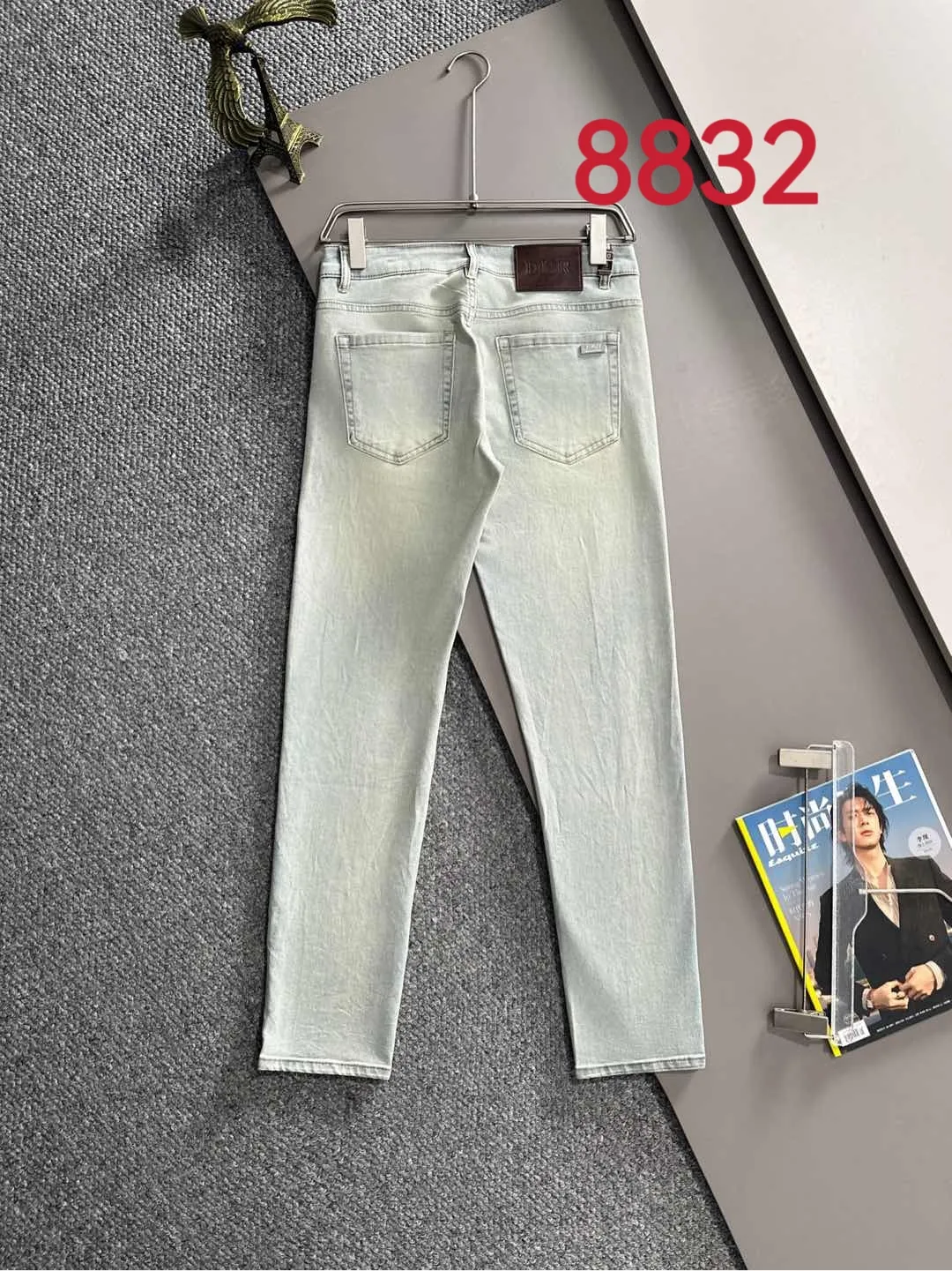 🅿️400 Dior 2025 summer slim jeans trousers, woven from imported Japanese Denim plain cotton denim fabric, complete with three standards, simple yet elegant, soft, delicate and comfortable, versatile and fashionable upper body! Light luxury, a must-have item for daily commuting! 8832 code number: 28-38 (please state your height and weight when placing an order)