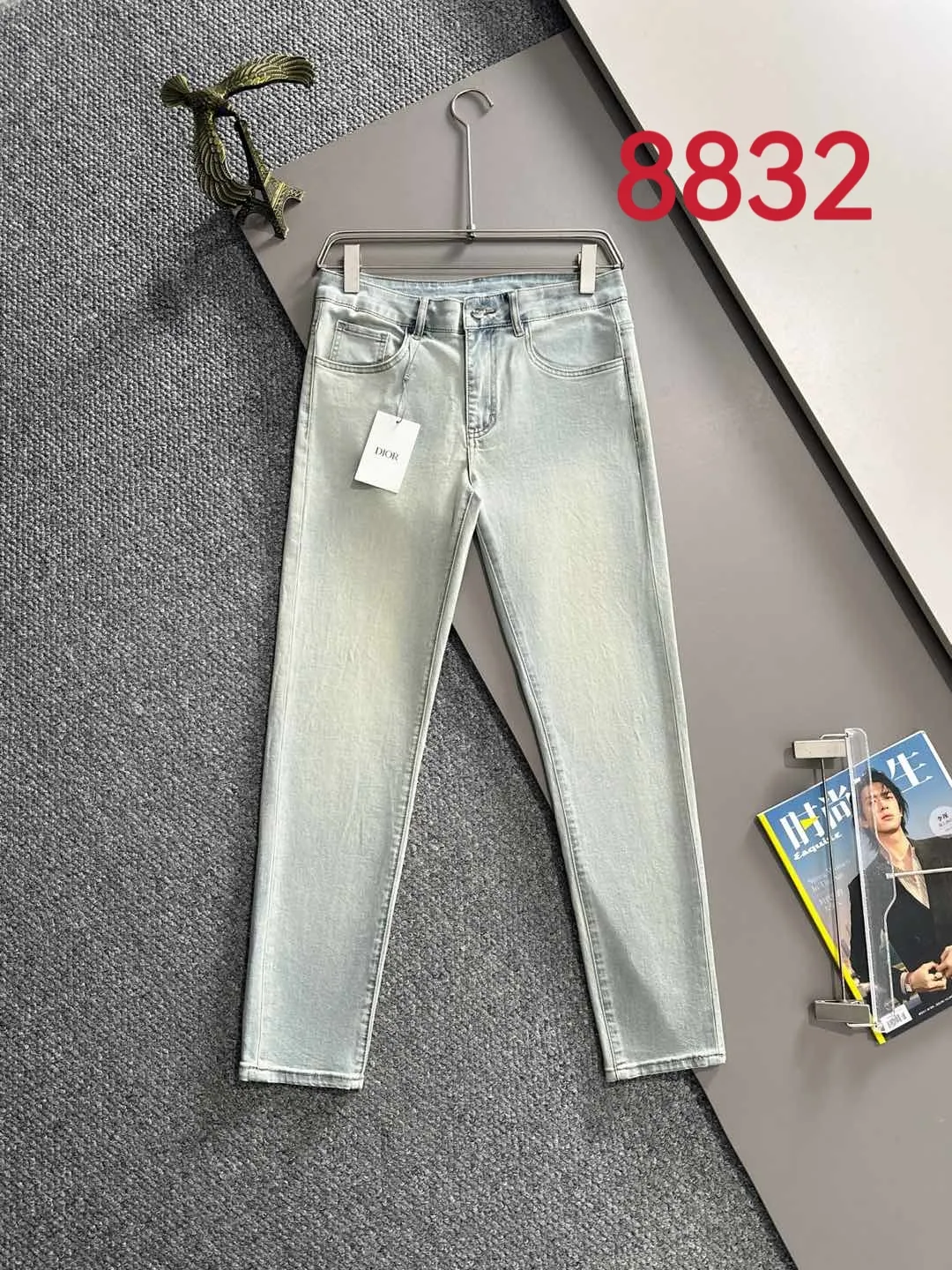 🅿️400 Dior 2025 summer slim jeans trousers, woven from imported Japanese Denim plain cotton denim fabric, complete with three standards, simple yet elegant, soft, delicate and comfortable, versatile and fashionable upper body! Light luxury, a must-have item for daily commuting! 8832 code number: 28-38 (please state your height and weight when placing an order)