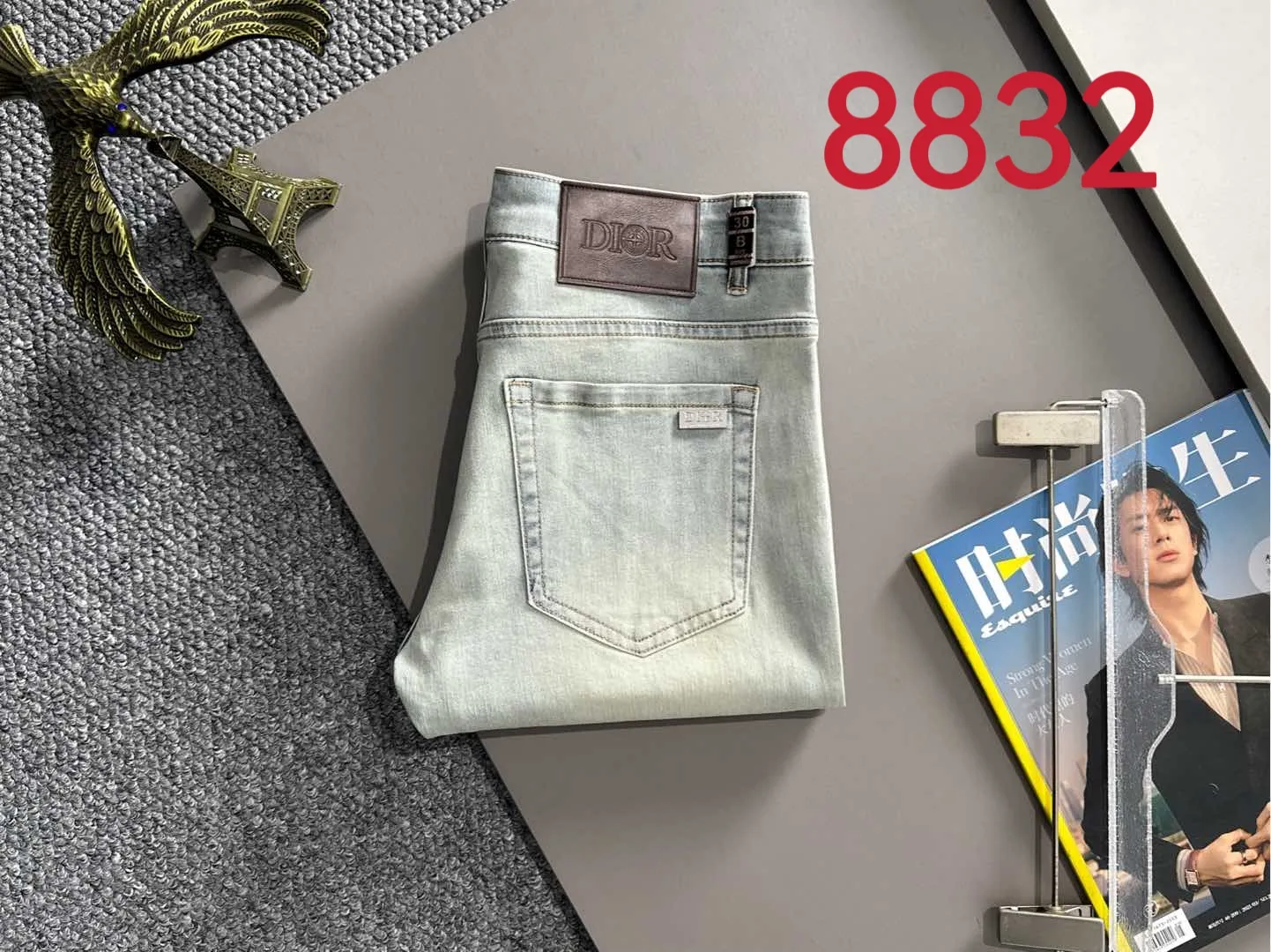 🅿️400 Dior 2025 summer slim jeans trousers, woven from imported Japanese Denim plain cotton denim fabric, complete with three standards, simple yet elegant, soft, delicate and comfortable, versatile and fashionable upper body! Light luxury, a must-have item for daily commuting! 8832 code number: 28-38 (please state your height and weight when placing an order)