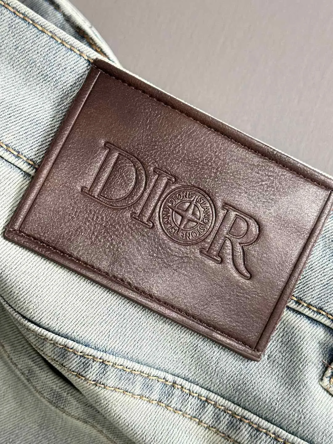 🅿️400 Dior 2025 summer slim jeans trousers, woven from imported Japanese Denim plain cotton denim fabric, complete with three standards, simple yet elegant, soft, delicate and comfortable, versatile and fashionable upper body! Light luxury, a must-have item for daily commuting! 8832 code number: 28-38 (please state your height and weight when placing an order)