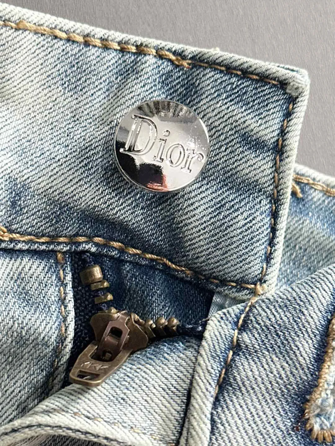 🅿️400 Dior 2025 summer slim jeans trousers, woven from imported Japanese Denim plain cotton denim fabric, complete with three standards, simple yet elegant, soft, delicate and comfortable, versatile and fashionable upper body! Light luxury, a must-have item for daily commuting! 8832 code number: 28-38 (please state your height and weight when placing an order)
