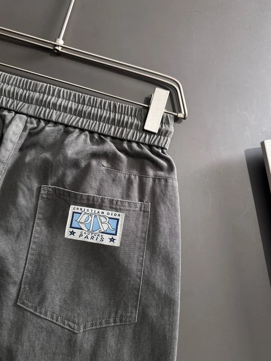 🅿️400 next day shipping Dior 2025 spring and summer new elastic band casual pants, thin counter custom fabrics, high breathability and comfort, impeccable details, brand element design concept, reflecting high quality. It feels delicate and soft! It presents a casual cut and the upper body shape is great! Size: M-4XL