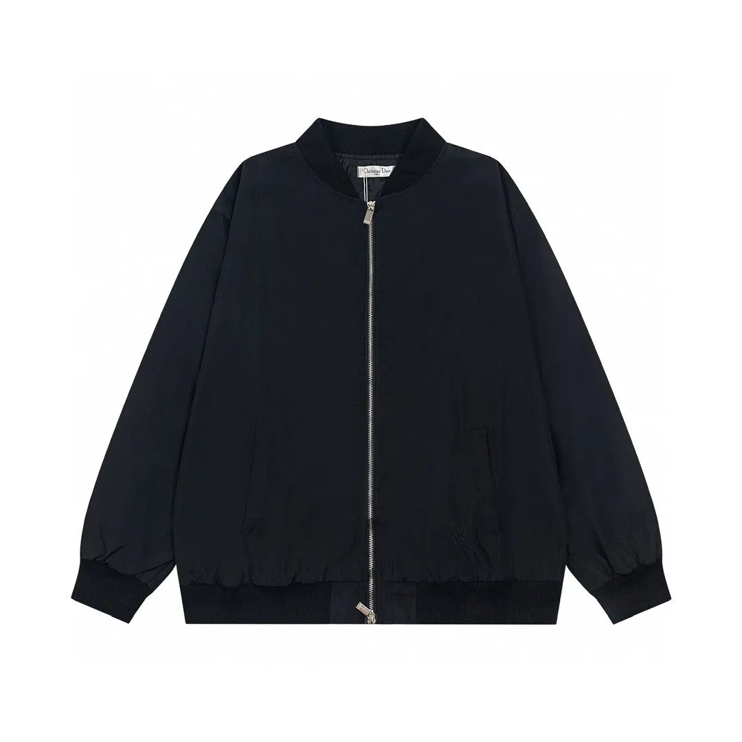 🅿️320 DIOR Dior's new autumn and winter new classic letter embroidered bomber jacket for couples, coat tops 1️⃣Original development of the same high-end high-elastic polyester technology fabric as the Internet celebrity star, waterproof coating, double-layered lining fabric is extremely delicate, the upper body is very soft and comfortable! 2️⃣The iconic logo embroidery design style, combined with the ribbed collar, hem and cuffs, is very youthful and energetic. It can be easily worn by both men and women, and is very in line with the fashion aesthetic concepts of today's young people! 3️⃣Complete three standards, same style for men and women, a must-have for couples Color: Black Size: S, M, L, XL
