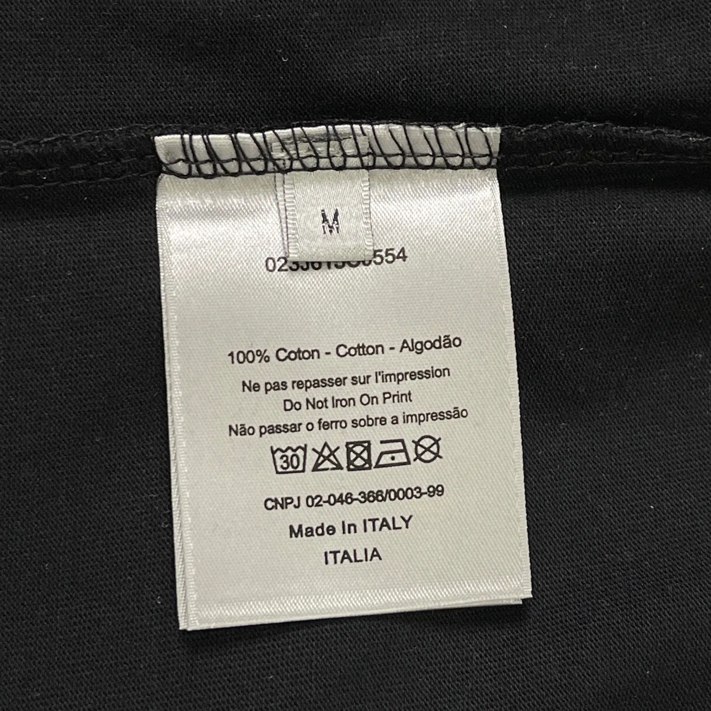 🅿️190 /A57 DIOR Dior Fabric upgrade 300 high gram weight High-end three-dimensional embroidery technology Exclusive new original order Same style for men and women Casual loose-fitting short sleeves High-end customization High version Fashionable and versatile imported fabrics Super soft and delicate feel Skin-friendly and comfortable to wear High-end boutique High-temperature washing process to ensure no deformation or shrinkage, summer wear, a comfortable and beautiful value! A must-have item for beauty and aging! The surface is ultra-fine and smooth, uniform, delicate and soft. It is comfortable to wear and can easily create a cool summer feel. It is easy to handle on the upper body and becomes the focus of the street in minutes. Size: S-XL Color: black and white