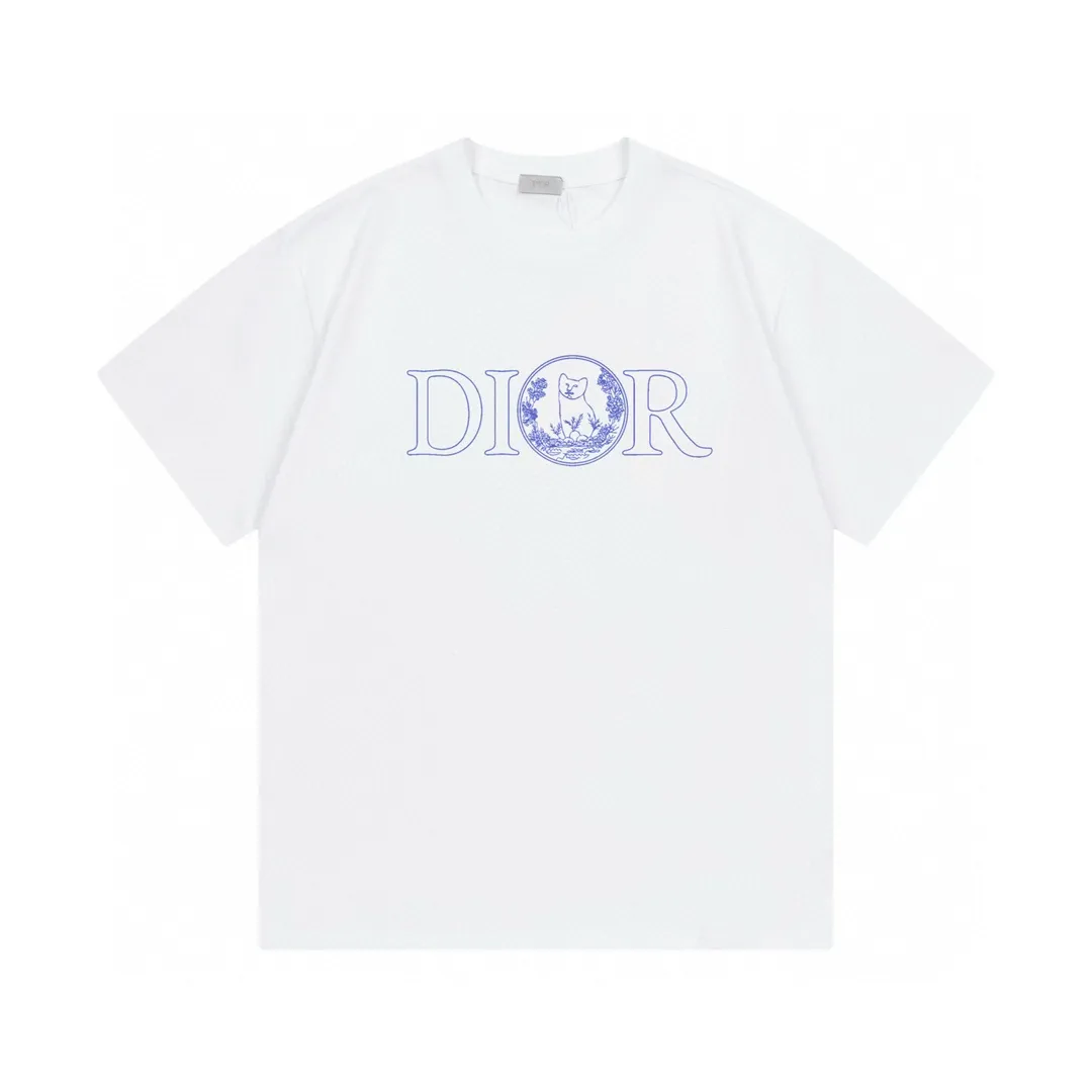 🅿️170 (arrives the next day) DIOR Dior 2025 new line cat letter logo, same style for men and women, short-sleeved T-shirt ·Customized 300g 100% double yarn pure cotton fabric ·Design dyed 32 double-strand threads ·Collar tag, main mark and three labels complete Color: White Size: XS S M L