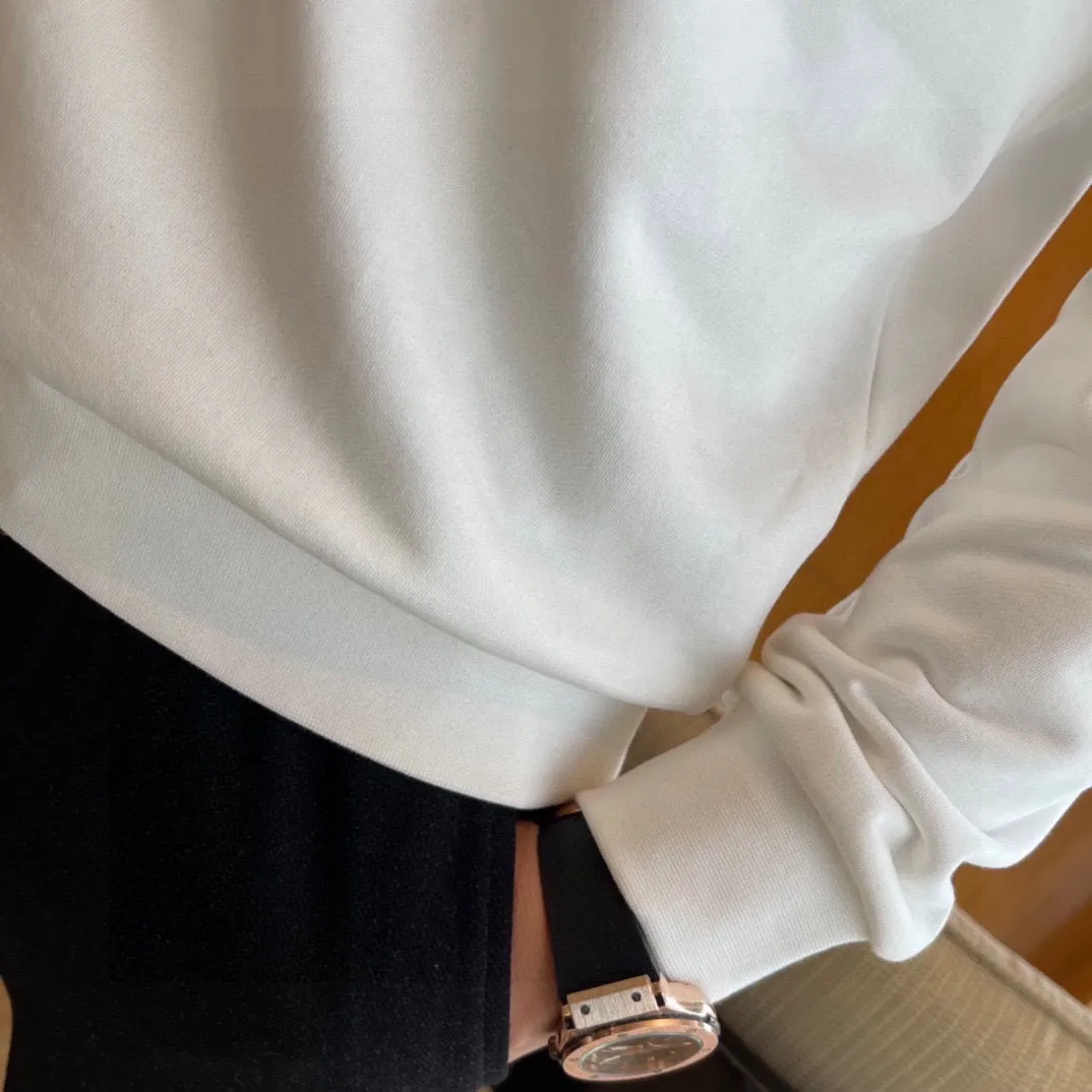 🅿️220 brand [DIOR Dior] (good news for fat people) 2025ss autumn latest long-sleeved round-neck sweatshirt, on sale simultaneously on the official website. Refreshing and breathable. Made of top Tencel Roman. Comfortable and soft. 3D three-dimensional clarity. Super fashion sense. Great for gifting and keeping for yourself. Size: M-5XL (can wear up to 220 pounds)