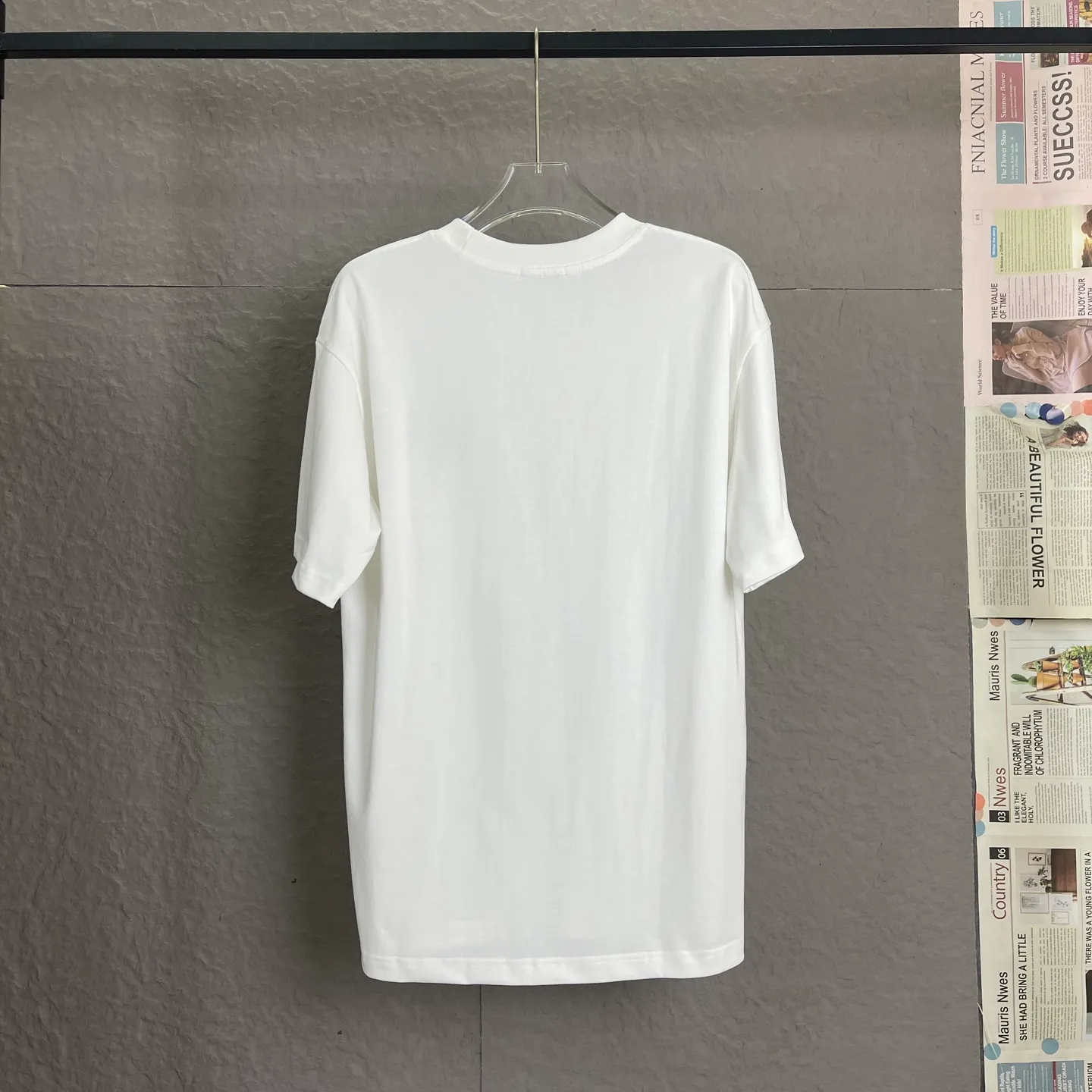 🅿️180 /A56 DIOR Dior fabric upgrade 300 high weight 2025ss embroidered ribbed letter round neck short sleeves Unisex T-shirt loose version, this T-shirt shows di0r from the di0r joint series for my real friends Logo, classic silhouette with ribbed crew neck, embroidery on the chest, burnt flower effect on the collar, sleeves and hem to enhance style, casual cut, can be paired with bottoms of the same season to create a fashionable look. Color: Black White Size: S-XL