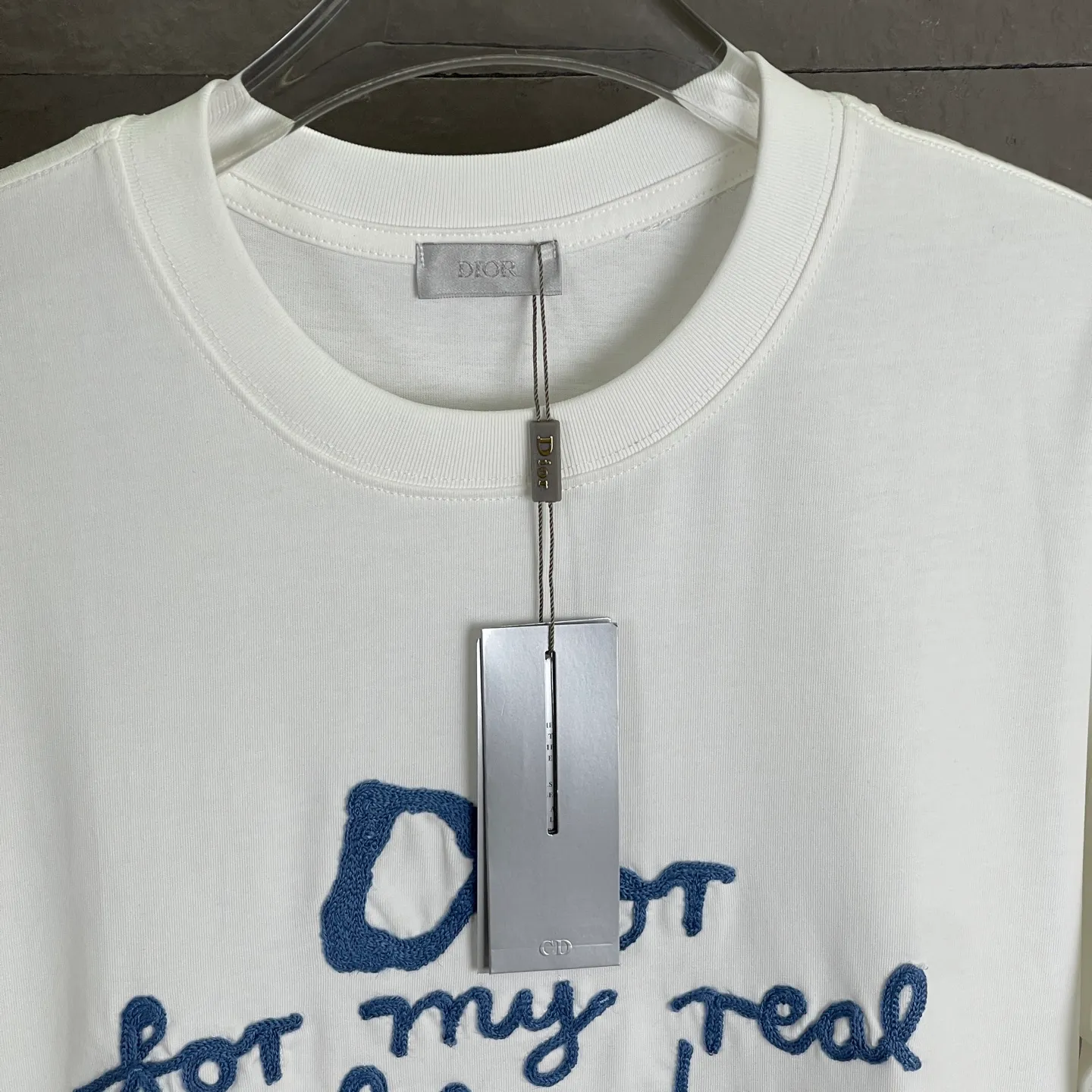 🅿️180 /A56 DIOR Dior fabric upgrade 300 high weight 2025ss embroidered ribbed letter round neck short sleeves Unisex T-shirt loose version, this T-shirt shows di0r from the di0r joint series for my real friends Logo, classic silhouette with ribbed crew neck, embroidery on the chest, burnt flower effect on the collar, sleeves and hem to enhance style, casual cut, can be paired with bottoms of the same season to create a fashionable look. Color: Black White Size: S-XL