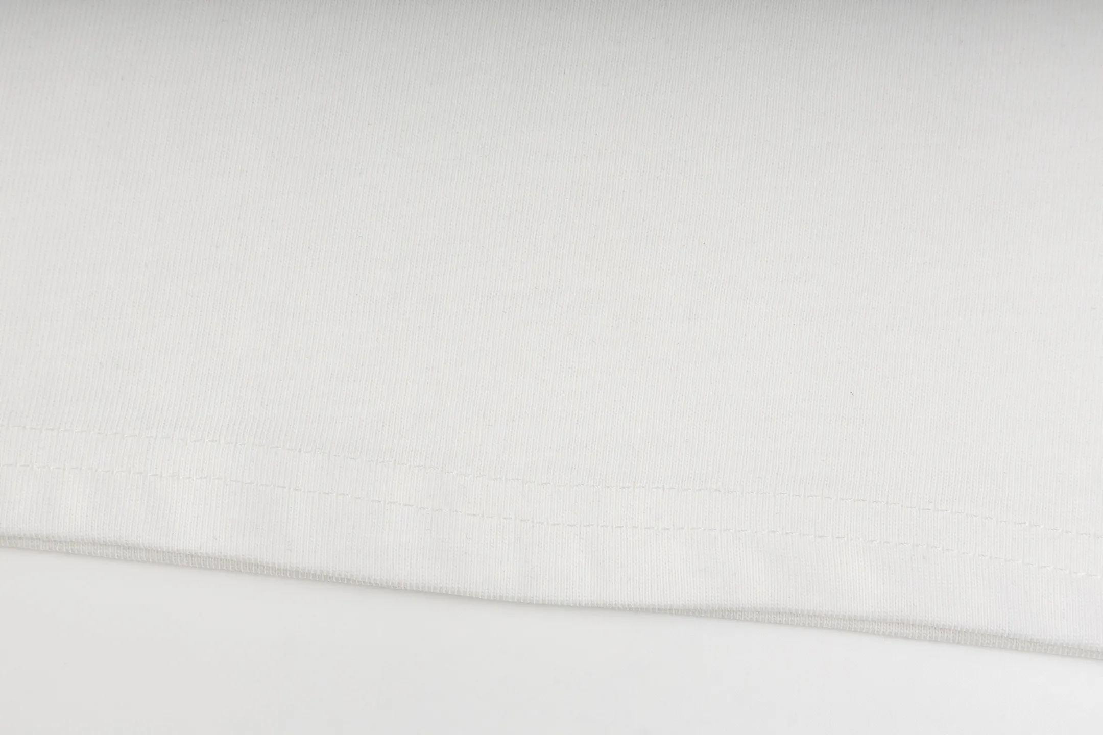 🅿️170 Style #Z10 Round neck short sleeves with dior lettering on the front and back. The same style as the LOUISVUITTON official website. Fabric: 32-count double yarn 280g pure cotton fabric. Weaving and dyeing threads of the same color in the same cylinder. Consistent colors. Process: imported machine white ink direct-jet printing. Supporting: complete three-label cardboard, oil paper and code sticker packaging. High-temperature pre-shrinking process before production, no shrinkage and deformation. Imported machine professional plate production os version Can wear up to 200 pounds. The size is measured manually. The error of 2-3cm is normal. Color: black white size: s m l xl