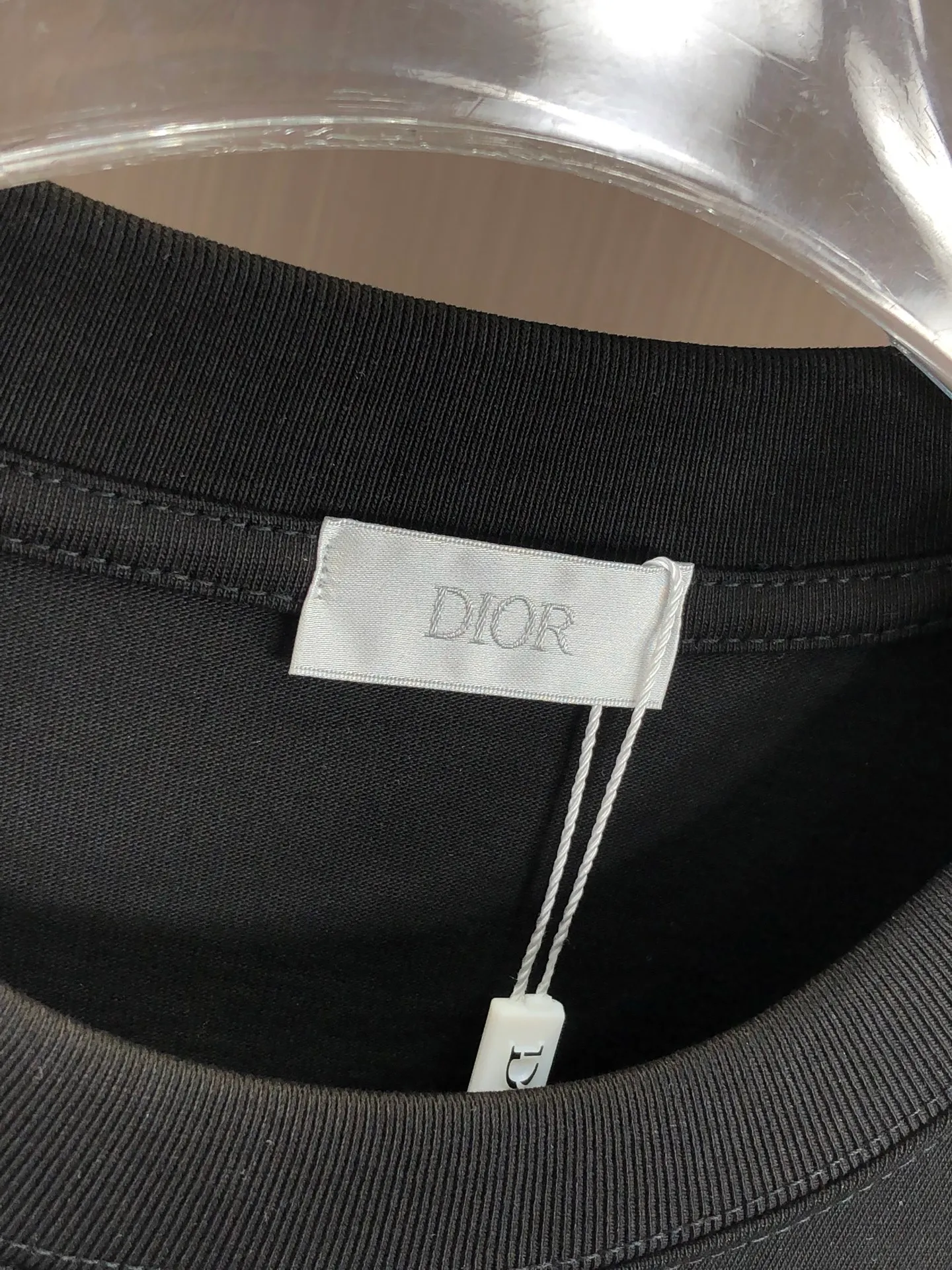 🅿️200 Dior 2025 Spring and Summer New Style Round Neck Short Sleeves Hollow Embroidery of Arch Bridge ➕Single Needle Embroidery Full of Details Made of High Weight 320g Double Yarn Combed Cotton Fabric Slightly Loose Fit Fabric Feels Soft and Thick Same Style for Men and Women Color: Black White Code Number: SMLXLXXL