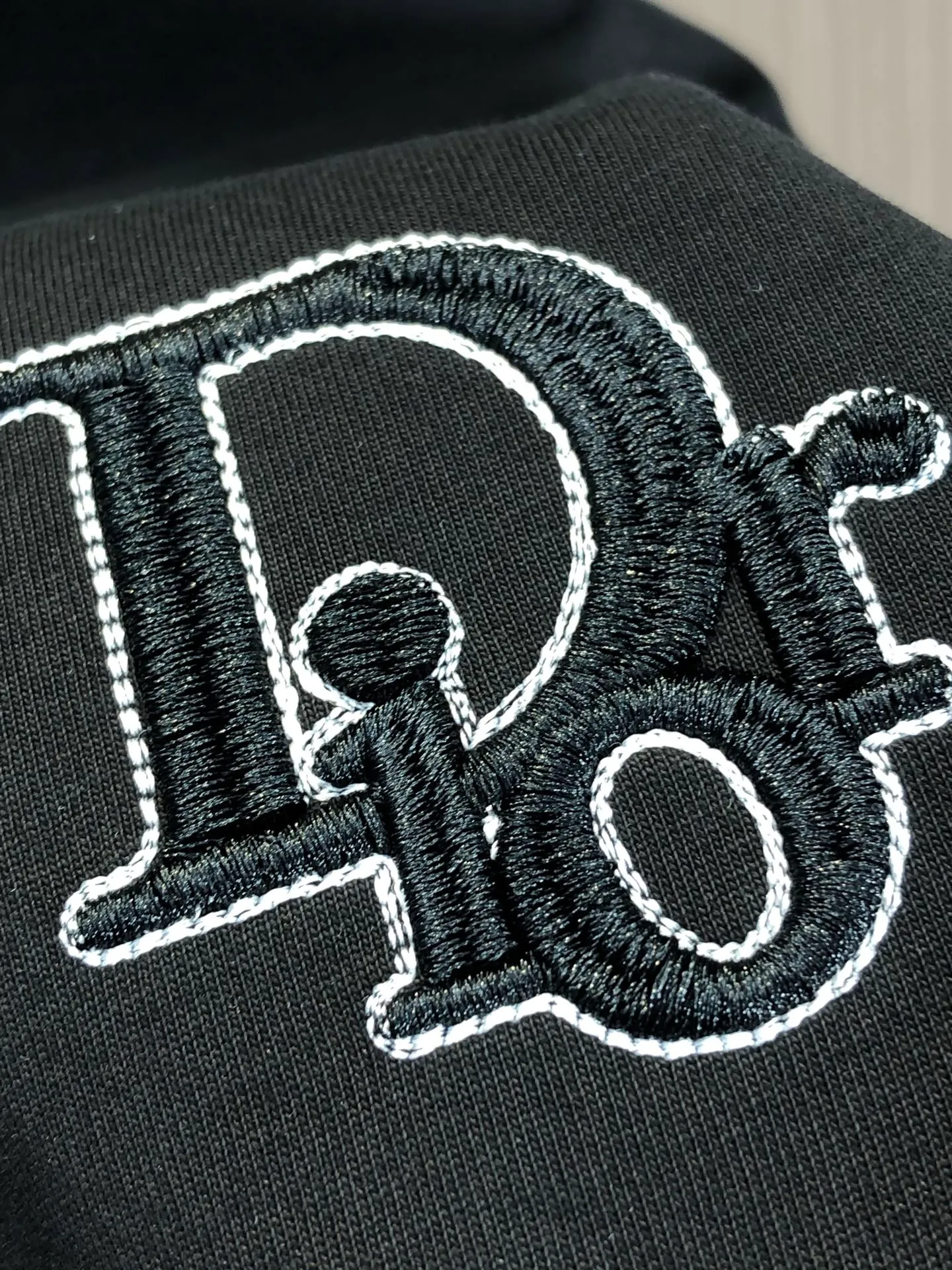 🅿️200 Dior 2025 Spring and Summer New Style Round Neck Short Sleeves Hollow Embroidery of Arch Bridge ➕Single Needle Embroidery Full of Details Made of High Weight 320g Double Yarn Combed Cotton Fabric Slightly Loose Fit Fabric Feels Soft and Thick Same Style for Men and Women Color: Black White Code Number: SMLXLXXL