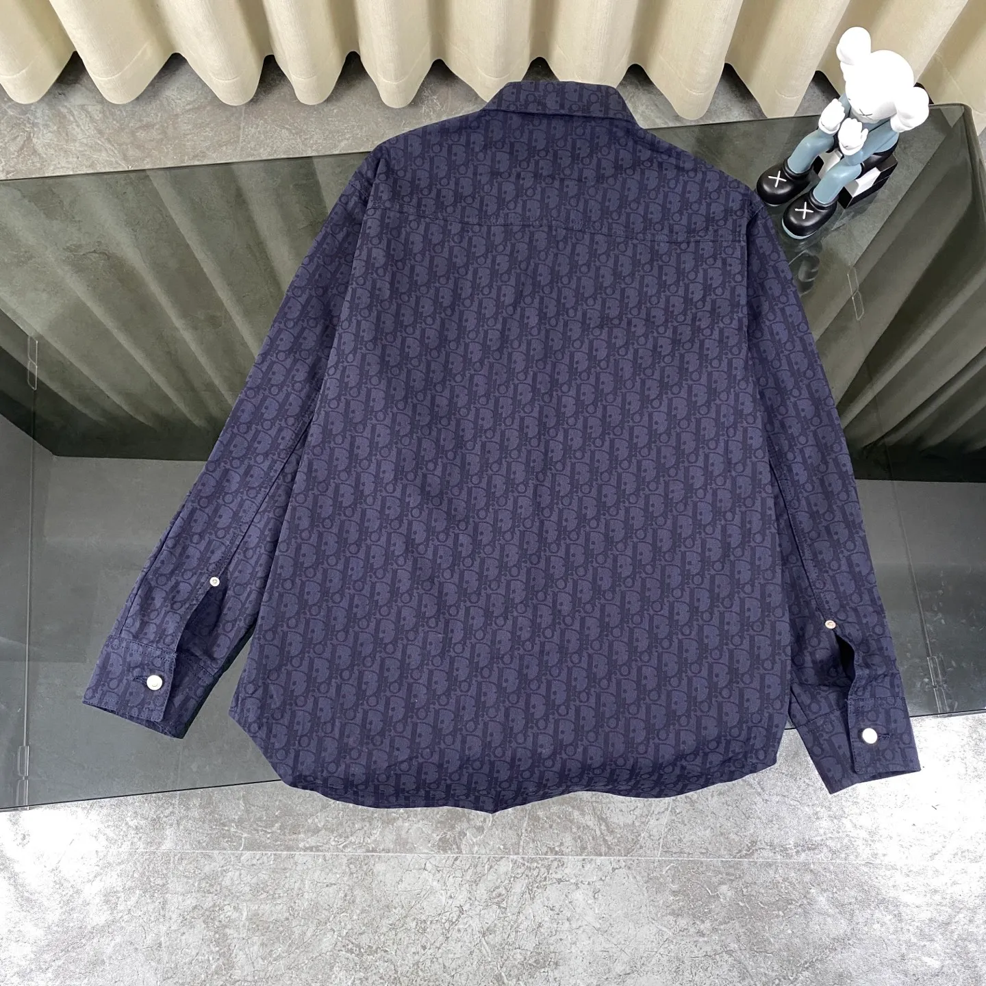 🅿️260 Dior/Dior limited edition full-print horseshoe flower casual shirt jacket, same style for men and women - Purchase the original mold to create, a full set of customized accessories, details determine success or failure.  - Size: M L The entire logo is very smooth and simple. The D letter is perfectly coordinated with every detail in the design. Use the letter D perfectly. The design of all luxury goods is very demanding in the pursuit of details. The combination of the letter D and O in the Dior logo design is a very interesting example. The echo of a semicircle and an ellipse forms a perfect arc - Dior (full name: Christian Dior) is a multinational luxury brand originating from France, synonymous with dazzling haute couture. It was founded in 1946 by French fashion designer Christian Dior and is headquartered in Paris. Mainly engaged in high-end consumer goods such as fashion, jewelry, perfume, cosmetics, children's clothing - Customized all-over printed jacquard fabrics - Customized engraved LOGO buttons - Customized Dior