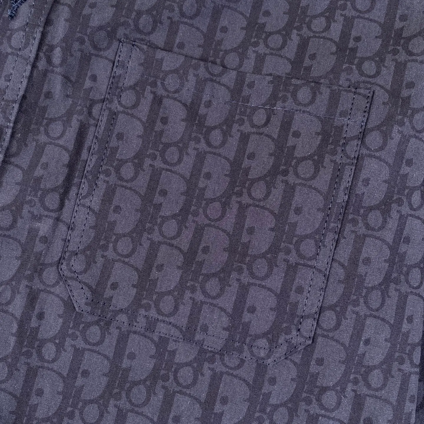 🅿️260 Dior/Dior limited edition full-print horseshoe flower casual shirt jacket, same style for men and women - Purchase the original mold to create, a full set of customized accessories, details determine success or failure.  - Size: M L The entire logo is very smooth and simple. The D letter is perfectly coordinated with every detail in the design. Use the letter D perfectly. The design of all luxury goods is very demanding in the pursuit of details. The combination of the letter D and O in the Dior logo design is a very interesting example. The echo of a semicircle and an ellipse forms a perfect arc - Dior (full name: Christian Dior) is a multinational luxury brand originating from France, synonymous with dazzling haute couture. It was founded in 1946 by French fashion designer Christian Dior and is headquartered in Paris. Mainly engaged in high-end consumer goods such as fashion, jewelry, perfume, cosmetics, children's clothing - Customized all-over printed jacquard fabrics - Customized engraved LOGO buttons - Customized Dior
