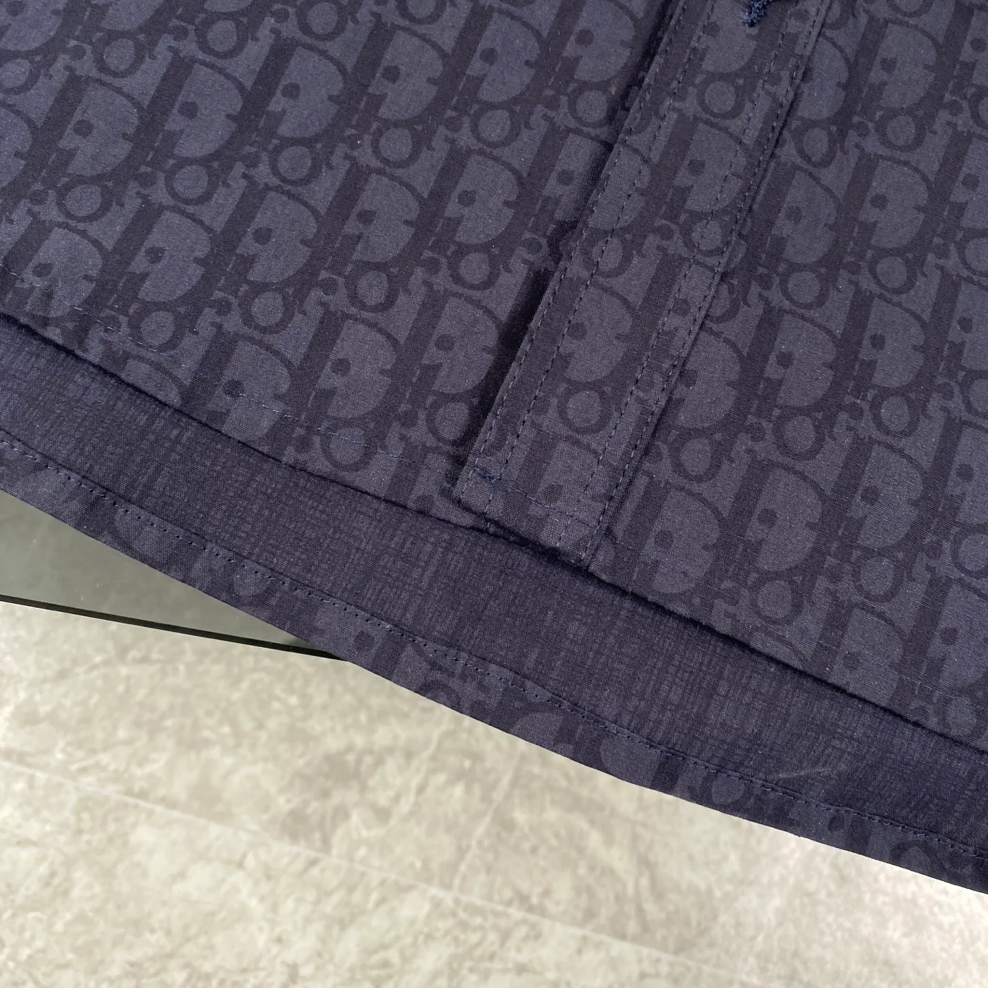 🅿️260 Dior/Dior limited edition full-print horseshoe flower casual shirt jacket, same style for men and women - Purchase the original mold to create, a full set of customized accessories, details determine success or failure.  - Size: M L The entire logo is very smooth and simple. The D letter is perfectly coordinated with every detail in the design. Use the letter D perfectly. The design of all luxury goods is very demanding in the pursuit of details. The combination of the letter D and O in the Dior logo design is a very interesting example. The echo of a semicircle and an ellipse forms a perfect arc - Dior (full name: Christian Dior) is a multinational luxury brand originating from France, synonymous with dazzling haute couture. It was founded in 1946 by French fashion designer Christian Dior and is headquartered in Paris. Mainly engaged in high-end consumer goods such as fashion, jewelry, perfume, cosmetics, children's clothing - Customized all-over printed jacquard fabrics - Customized engraved LOGO buttons - Customized Dior