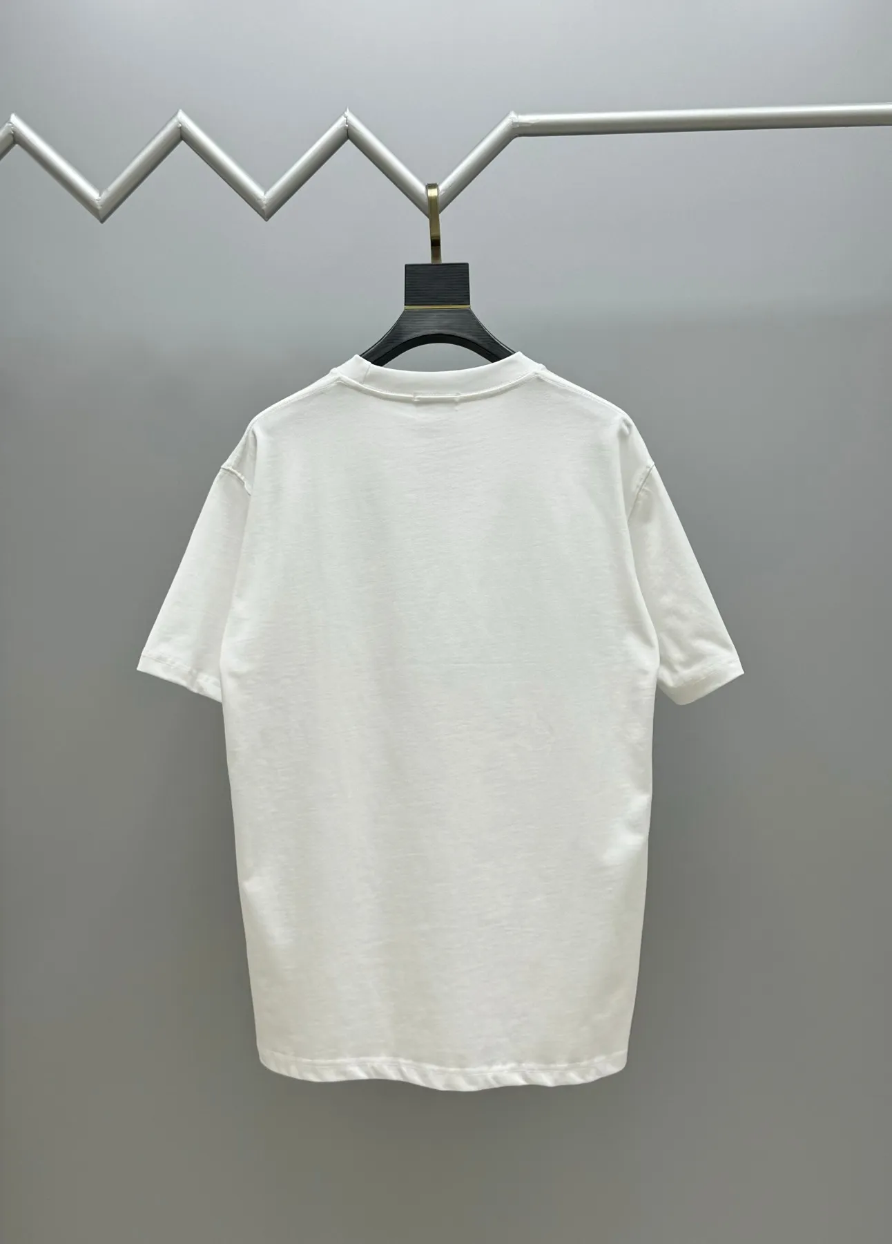 🅿️220 (top version, different currency) will not be taken off the shelves all year round, sell with confidence Style: Dior/DIO.R short-sleeved T-shirt Fabric: 300g heavy double yarn 100% cotton Rib: 320g heavy Sorona 1*1 trendy brand Craftsmanship: imported machine embroidered logo Color: white Imperial green Size: XS S M L No gender distinction, same style for men and women