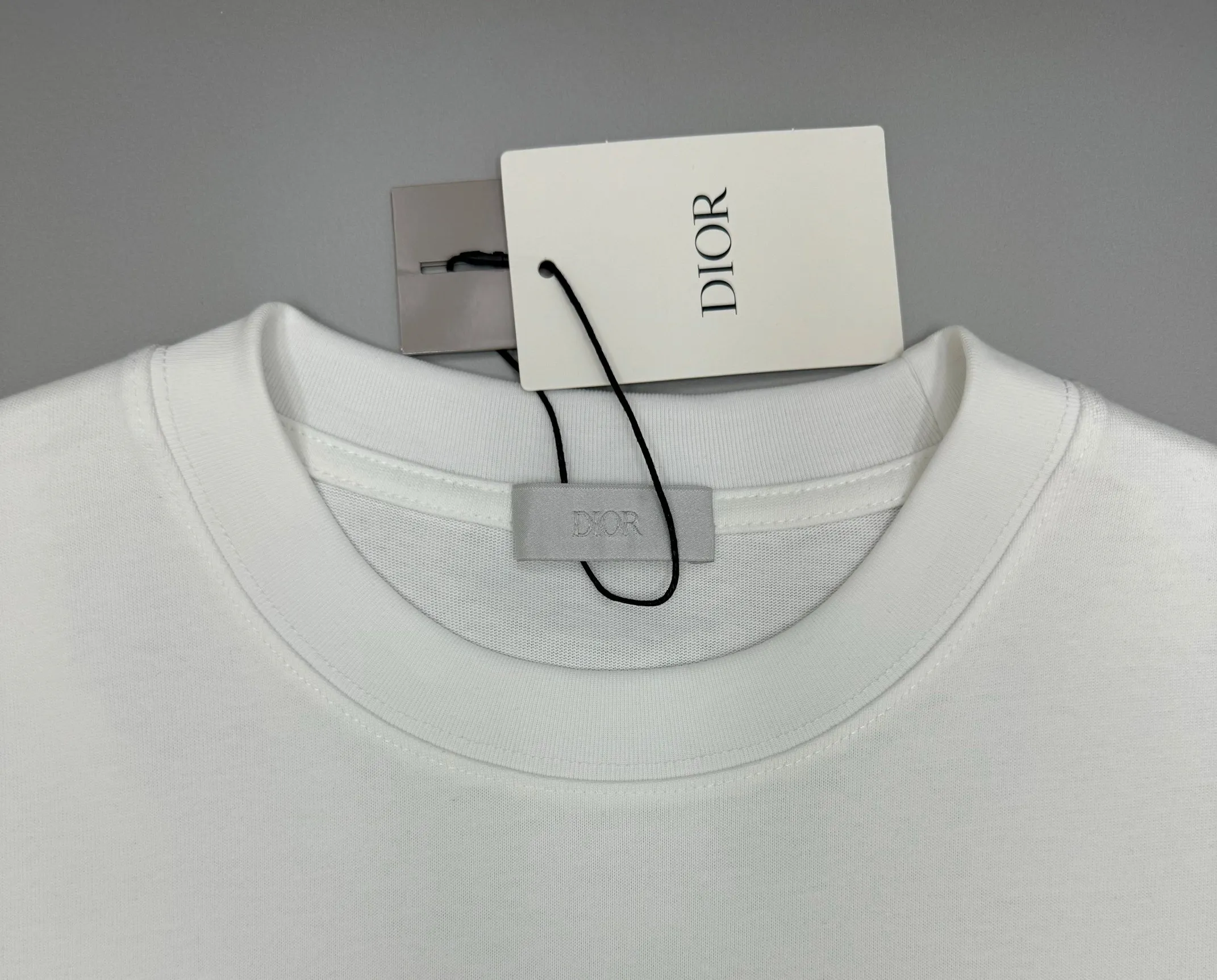 🅿️220 (top version, different currency) will not be taken off the shelves all year round, sell with confidence Style: Dior/DIO.R short-sleeved T-shirt Fabric: 300g heavy double yarn 100% cotton Rib: 320g heavy Sorona 1*1 trendy brand Craftsmanship: imported machine embroidered logo Color: white Imperial green Size: XS S M L No gender distinction, same style for men and women