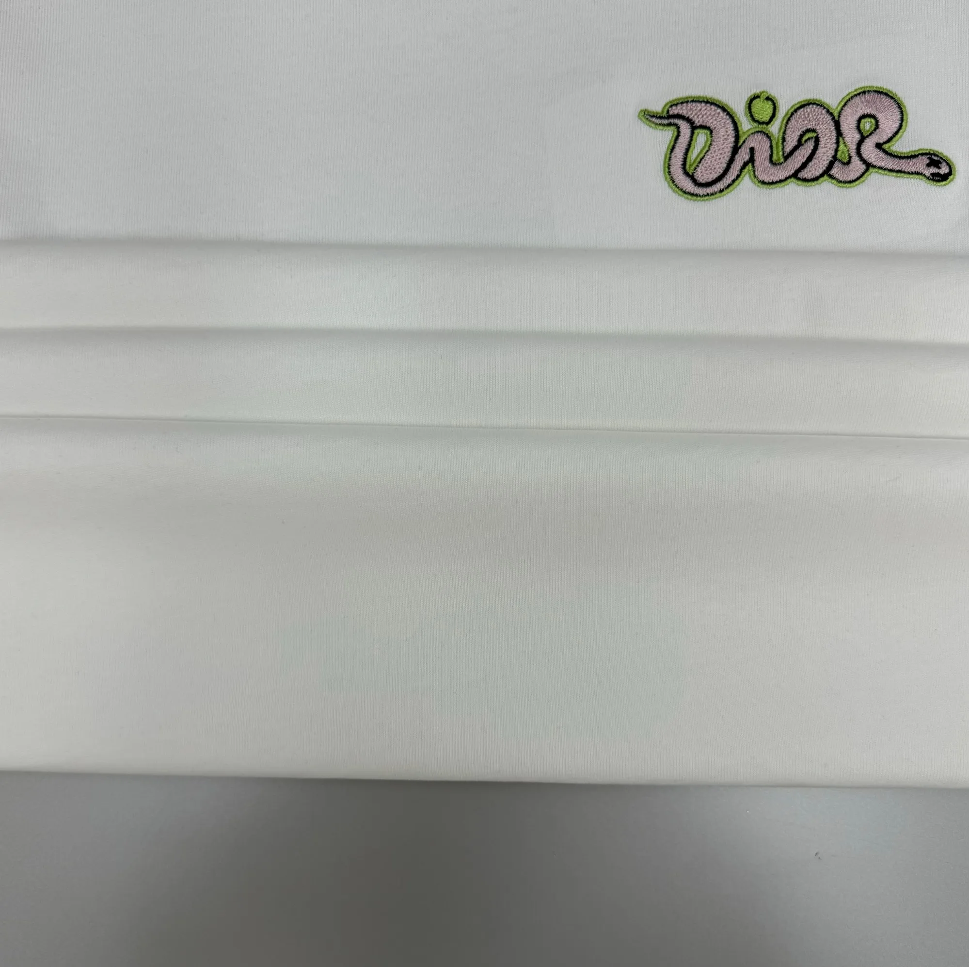 🅿️220 (top version, different currency) will not be taken off the shelves all year round, sell with confidence Style: Dior/DIO.R short-sleeved T-shirt Fabric: 300g heavy double yarn 100% cotton Rib: 320g heavy Sorona 1*1 trendy brand Craftsmanship: imported machine embroidered logo Color: white Imperial green Size: XS S M L No gender distinction, same style for men and women