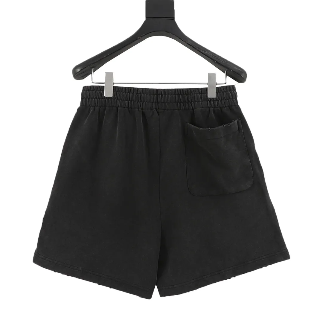 🅿️290 DIOR/Dior letter embroidered shorts The fabric is made of 360g brushed wool fabric, which is dyed to order and then treated with etching. It is silky and super soft compared to the original. The fabric texture has clear and obvious strands, and the drape is first-class. The workmanship is exquisite and meets the foreign trade export standards. There are 4.5 stitches per centimeter. Every seam is pressed with open stitching, and the wiring is neat and tidy. As standard as a ruler, the braided cotton ribbon is tightly woven and feels soft to the touch. The embroidery process uses Behringer embroidery machines, which makes the embroidery colors more full and the embroidery more three-dimensional. The pattern has good upper body effect. It is the same style for men and women. It is simple and versatile. When purchasing important items, feel free to compare the quality of any on the market! Size：S-L