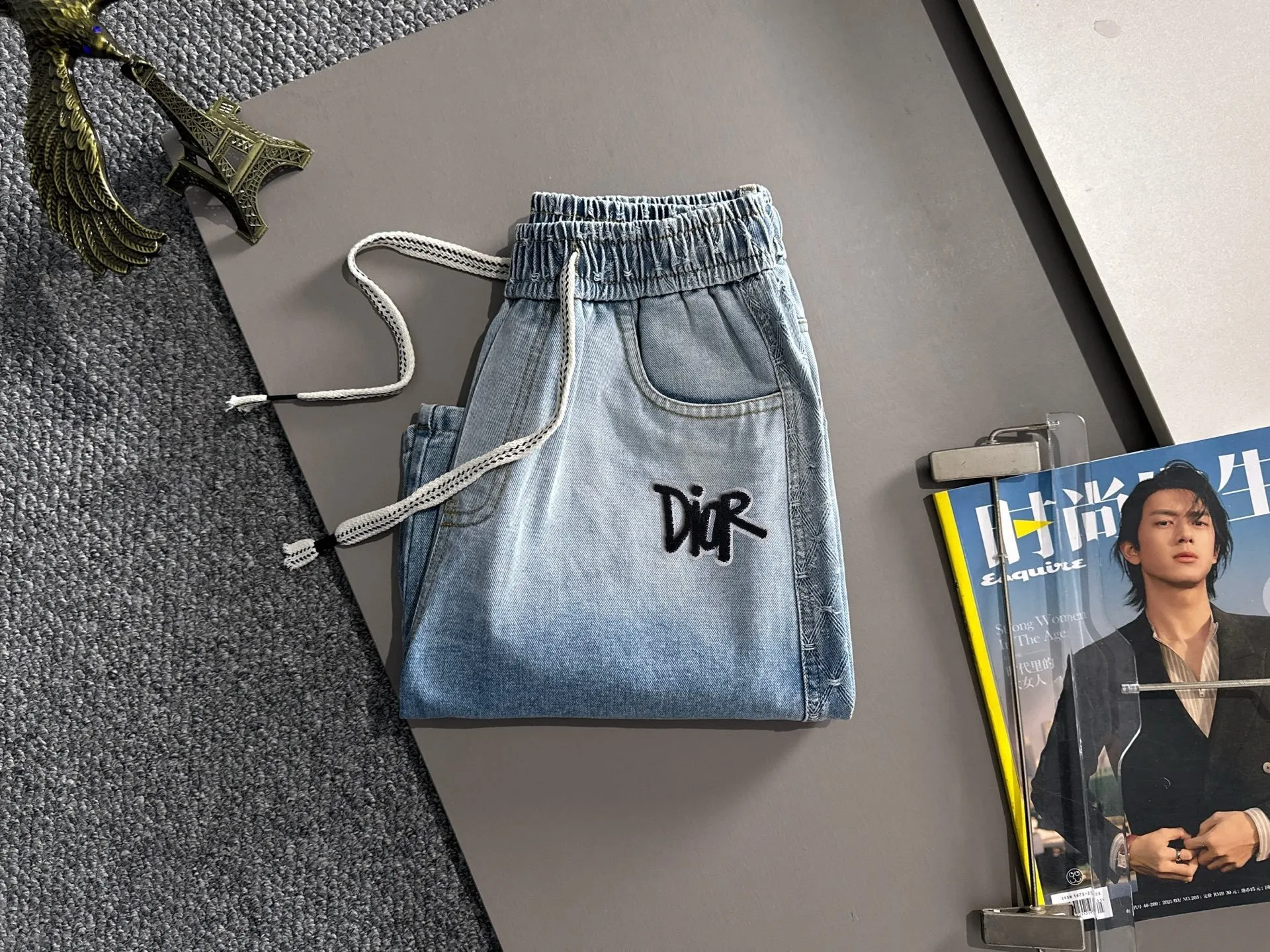 🅿️330 Dior 2025 summer new jeans denim shorts are produced using imported Japanese Denim plain cotton denim fabrics, complete with three standards, and the top stonewashing process makes the texture reach the old taste of the 1980s, soft, delicate, comfortable and breathable.