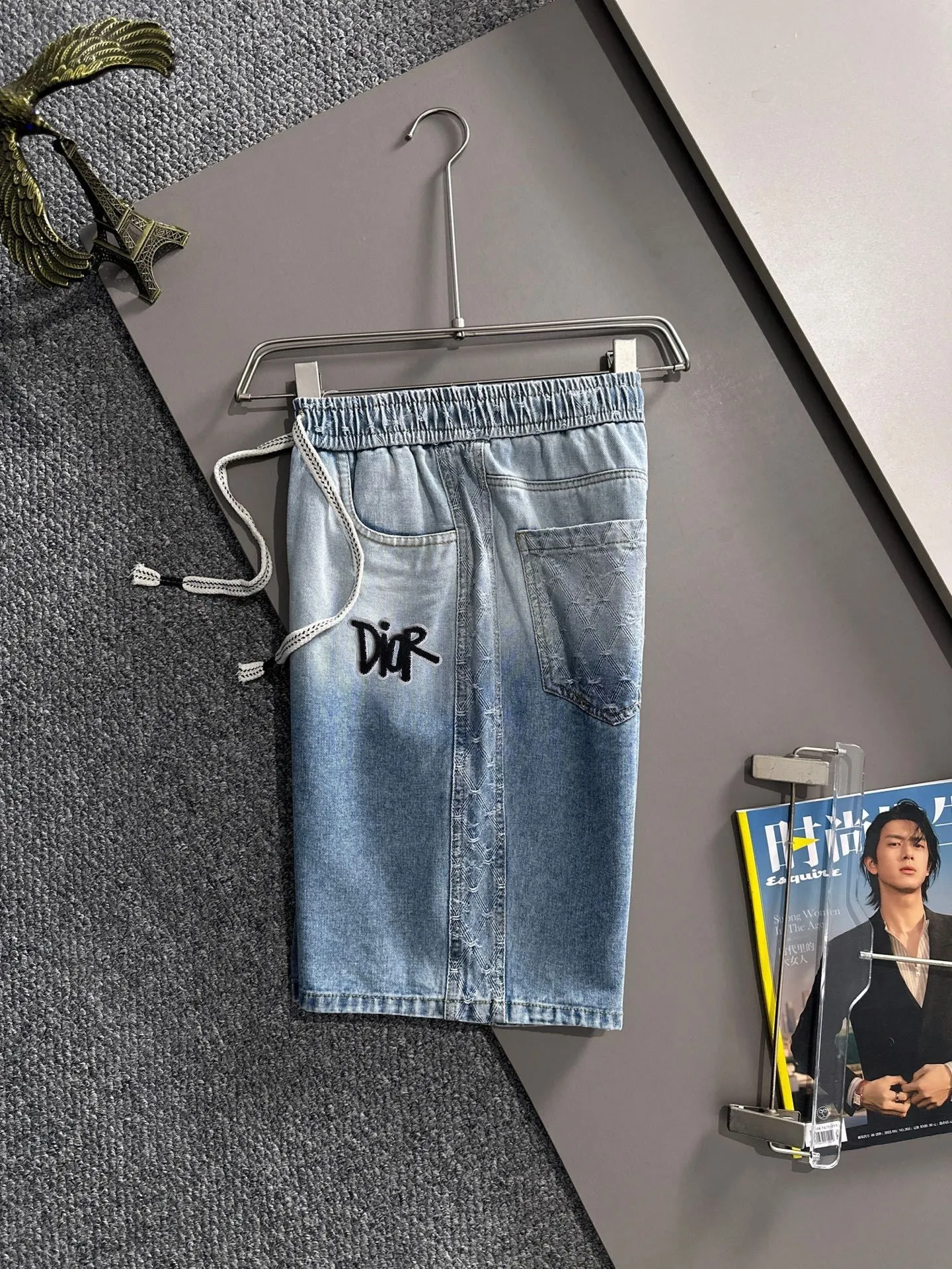 🅿️330 Dior 2025 summer new jeans denim shorts are produced using imported Japanese Denim plain cotton denim fabrics, complete with three standards, and the top stonewashing process makes the texture reach the old taste of the 1980s, soft, delicate, comfortable and breathable.