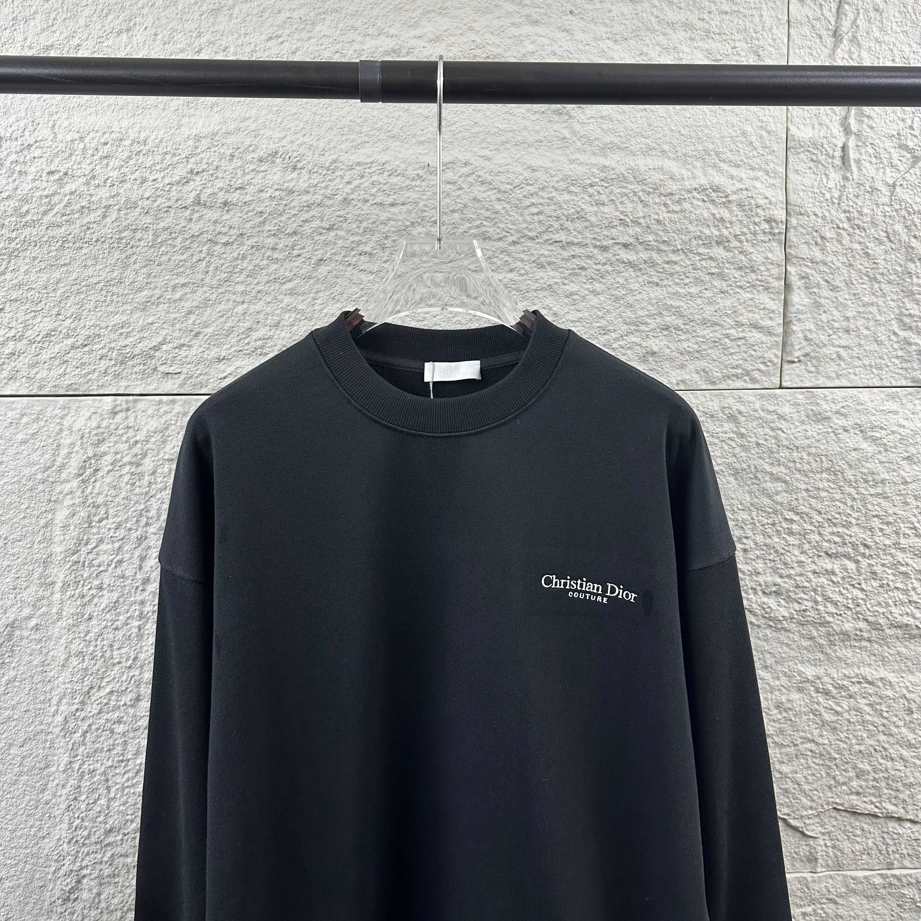 🅿️260 Dio* Christian Dior 2025 early autumn and winter new style, simple embroidery of classic letters, lily of the valley print on the back, simple and elegant, custom terry fabric, long-sleeved round neck sweatshirt, same style for men and women, color: black, white, size: S (90-130 pounds) M (120-150 pounds) L (140-165 pounds) XL (160-180 pounds) XXL (180-210 pounds)