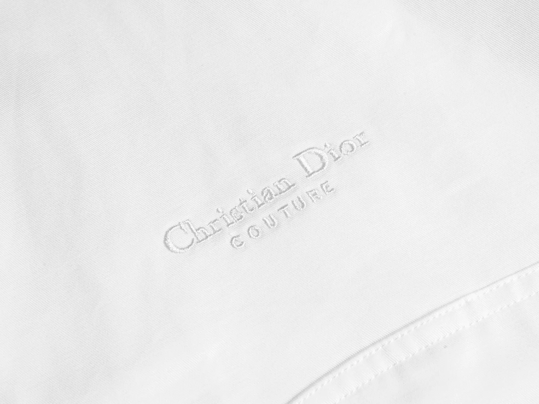 🅿️660 (only high-quality products🔥ZP version, no pressure to get in and out of the cabinet) -Dior official website models are released at the same time. Bomber jackets made of finely embroidered letters and woven fabrics are the same for men and women. -YB molded fabric details are the same. A full set of accessories are customized to distinguish the market currency. Welcome to compare -Color white -Code number 46 48 50 52