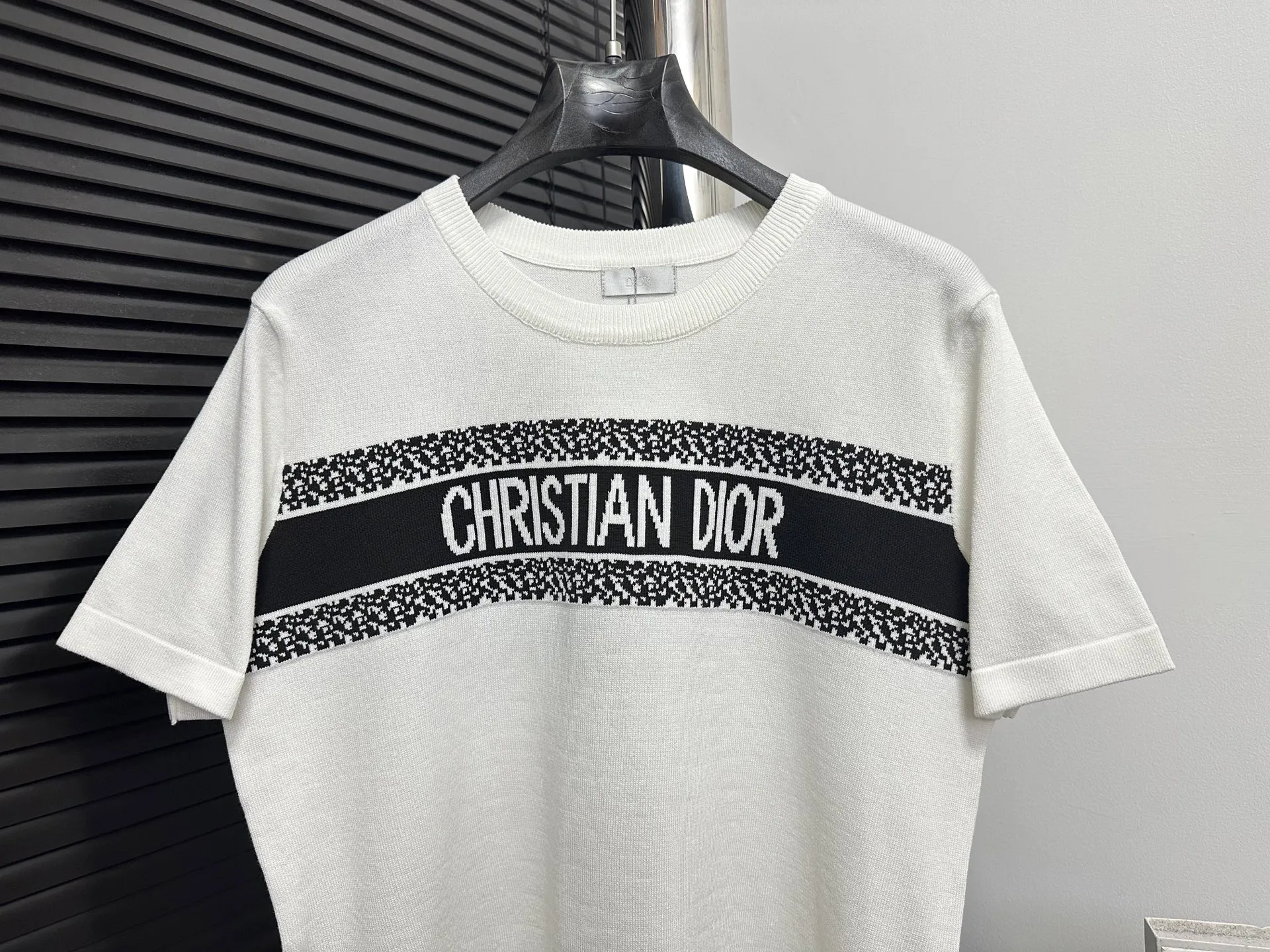 🅿️170 [DIOR] Dior jacquard knitted short-sleeved stretch slimming slim T-shirt half-sleeved for men and women. Dior classic series knitted short-sleeved, exquisite craftsmanship, silky and super breathable fabric, high-end and soft hand feel, spun yarn knitted elastic fabric, light and breathable without the slightest sense of restraint, high-quality knitting, complete with three standards Color: White Black Size: S M L XL