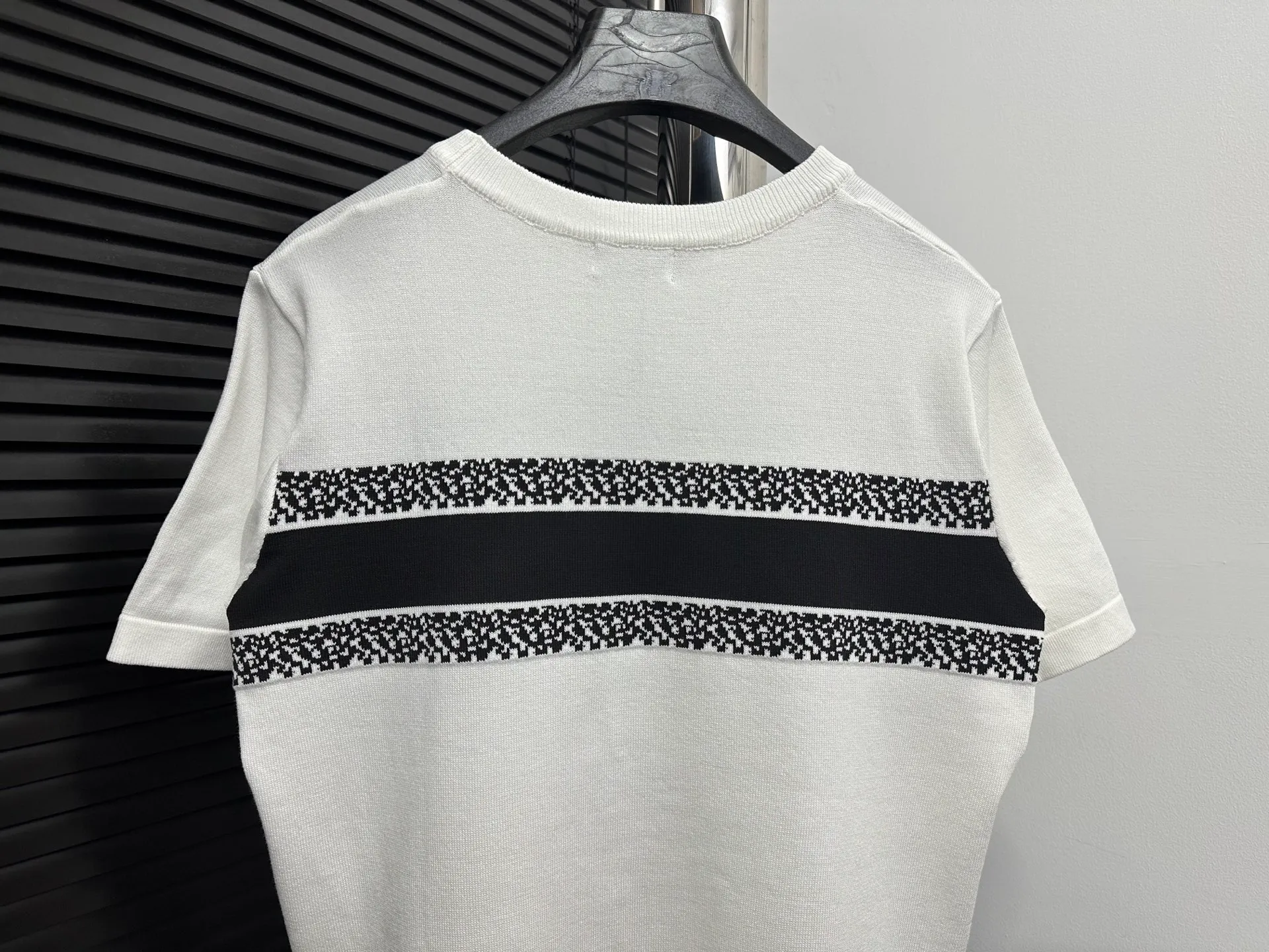 🅿️170 [DIOR] Dior jacquard knitted short-sleeved stretch slimming slim T-shirt half-sleeved for men and women. Dior classic series knitted short-sleeved, exquisite craftsmanship, silky and super breathable fabric, high-end and soft hand feel, spun yarn knitted elastic fabric, light and breathable without the slightest sense of restraint, high-quality knitting, complete with three standards Color: White Black Size: S M L XL
