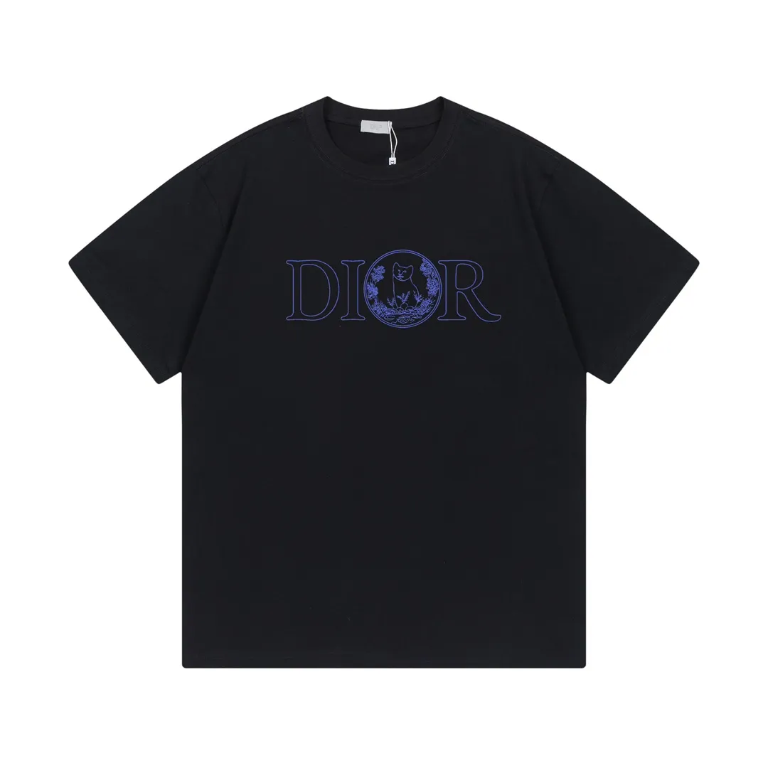 🅿️170 (arrives the next day) DIOR Dior 2025 new line cat letter logo, same style for men and women, short-sleeved T-shirt ·Customized 300g 100% double yarn pure cotton fabric ·Dyeing 32 double-strand threads ·Collar label, hangtag, main mark and three labels complete Color: black Size: XS S M L