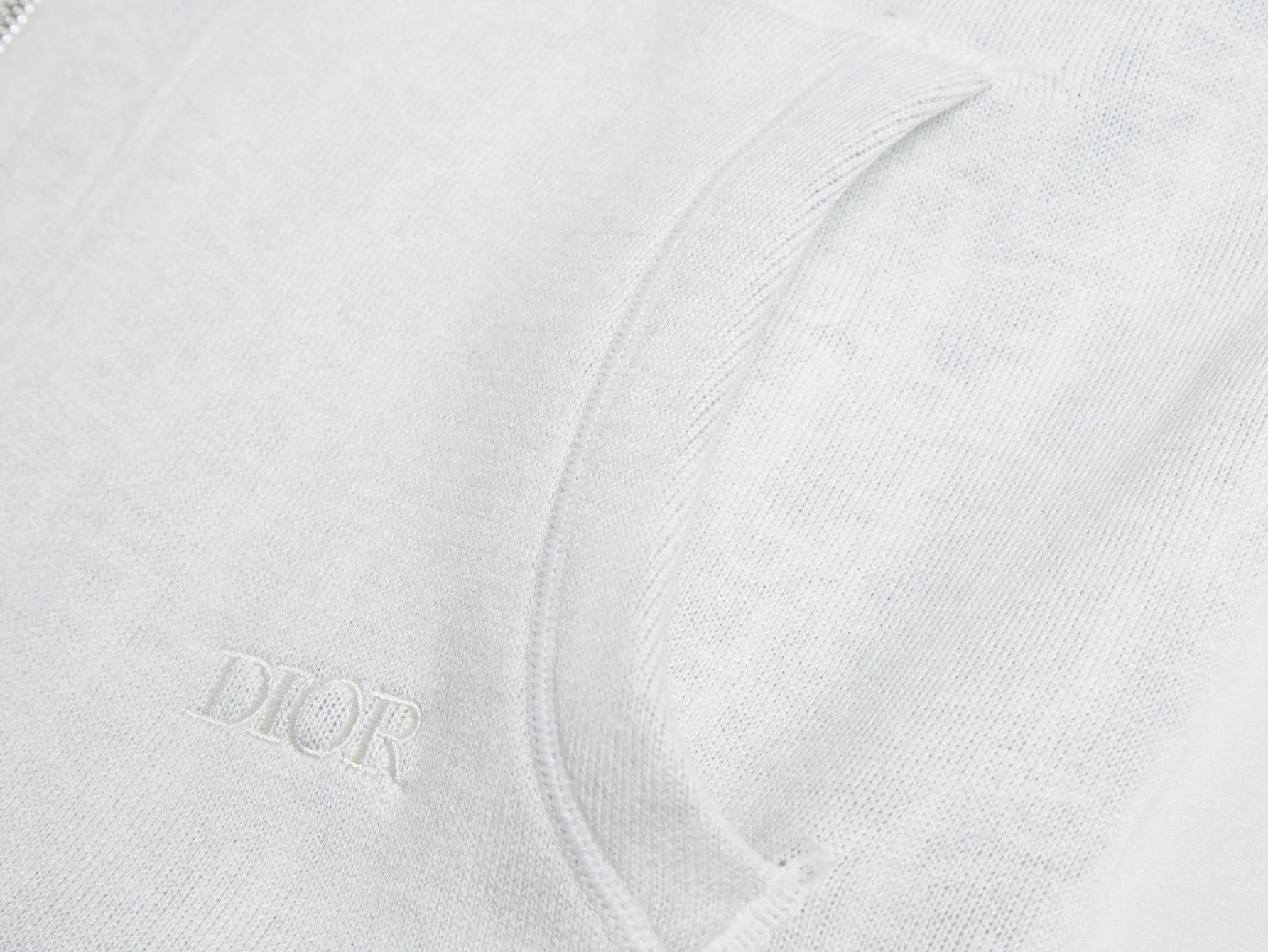 🅿️720 (No pressure in and out of the cabinet🔥 ZP version) Thick cashmere Double-sided🉑️Wearable The size is too large⚠️-Dior official website classic style🔥 Double-sided wearable different style letter logo jacquard cashmere blend hooded sweater jacket Men and women alike -Using ZP custom-dyed cashmere wool 98% cashmere fabric Threads are custom-dyed in the same cylinder with zero color difference Full set of auxiliary materials customized to distinguish the market currency. Welcome to compare - Color White Gray Dark Gray - Size S M L S-150 M -170 L-200 or less