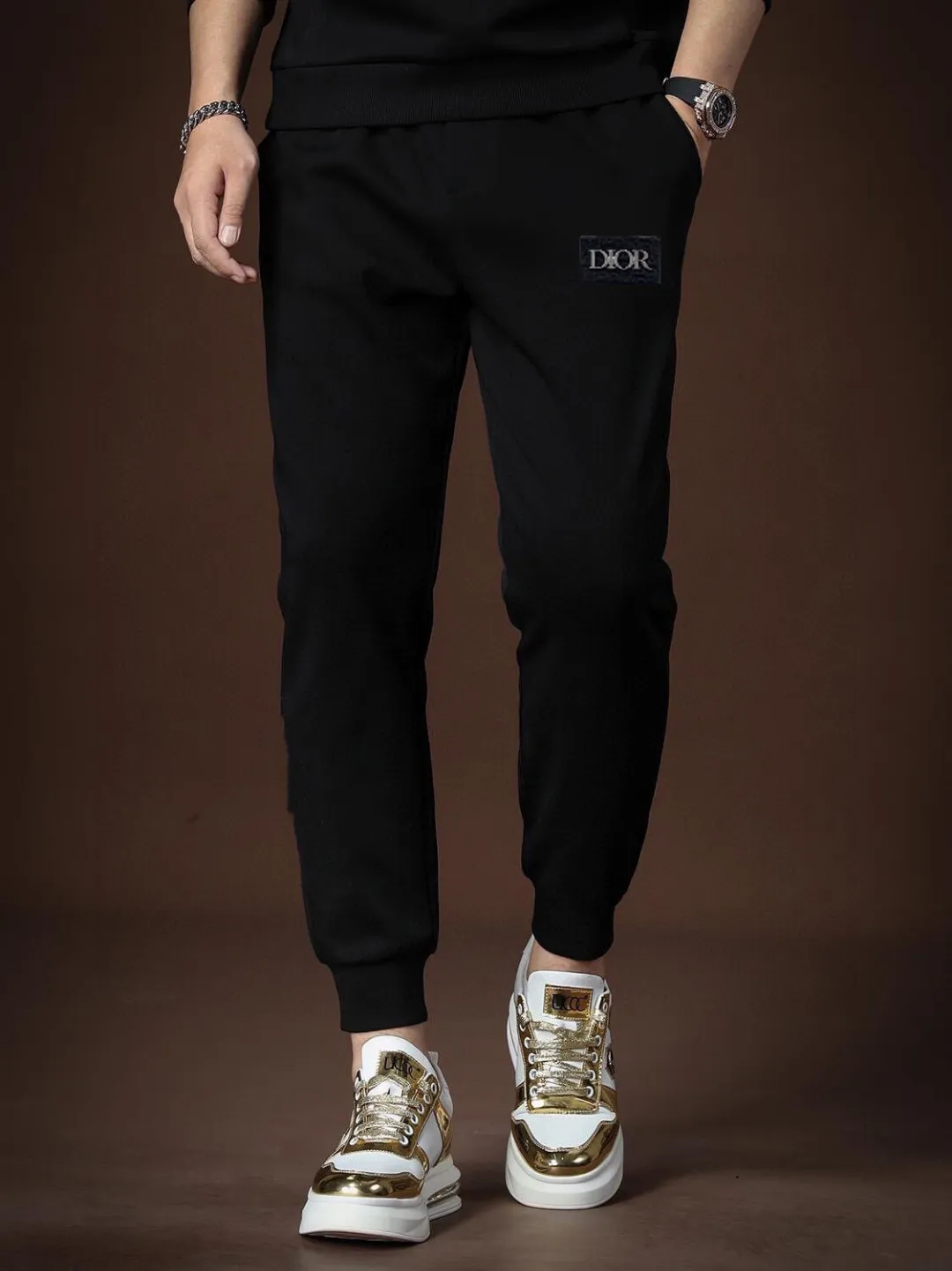 🅿️400 [DIOR Dior] (Fat Man Gospel) hot-selling suit is coming. Focus on the original version of the official website. 2025 new hot-selling cardigan sweater suit. The original order is the best product. 🇭🇰The meticulous work of top designers is dedicated to a fitting and perfect upper body effect. All-natural high-quality Roman cotton 100%, close-fitting comfort, noble and elegant! Original hardware embodies elegance and nobility! Counter size: M-5XL (maximum wear up to 220 pounds)