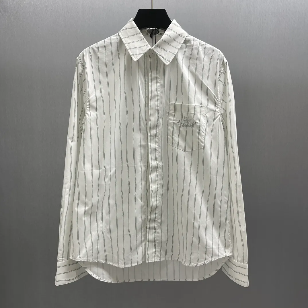 🅿️480 CD Blue and gray vertical pattern simple embroidered shirt Size: S-XL This shirt combines modern style with traditional beauty. Crafted from white cotton poplin, it features a blue and gray striped pattern displaying the Dior For My Real Friends signature from the DIOR AND HYLTON NE collection. A patch pocket on the chest and hidden button closure complete the design. Can be worn with everyday clothing.