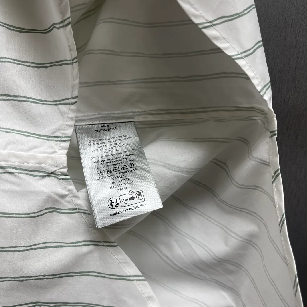 🅿️480 CD Blue and gray vertical pattern simple embroidered shirt Size: S-XL This shirt combines modern style with traditional beauty. Crafted from white cotton poplin, it features a blue and gray striped pattern displaying the Dior For My Real Friends signature from the DIOR AND HYLTON NE collection. A patch pocket on the chest and hidden button closure complete the design. Can be worn with everyday clothing.