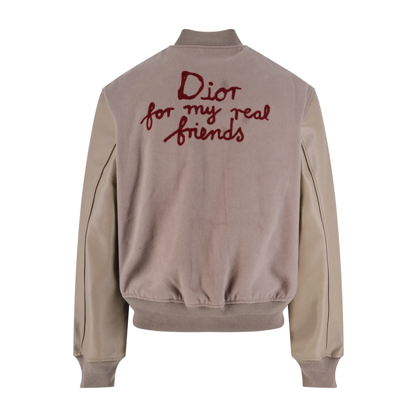 🅿️1140 CD Suede and Leather Sleeve Friends Embroidered Baseball Jacket. All surface and accessories of the entire garment except the pocket cloth are all custom-made cotton brushed suede main material, custom-made high-end leather microfiber leather (same as the original), custom-made beige jacquard rayon lining, custom-made beige flat knitting thread (cuffs, hem, collar) , custom-made molded logo snaps, a full set of main label washable labels, custom-made pebbled high-end leather and microfiber leather (same as the original), has an excellent hand feel close to genuine leather, and has better wear resistance and a certain degree of breathability, which genuine leather does not have. LV and other luxury goods are all made of microfiber leather. The long-turn custom-woven thickened twill base is woven to give a suede effect. The process is quite complex and is custom-dyed in beige gray. All the auxiliary materials and snap buttons are custom-made with double-sided lugo. The details of the workmanship include the semi-circular sealing piece, which we specially made with oil edge sealing. This small detail can show our workmanship attitude. Size:46-48-50-52
