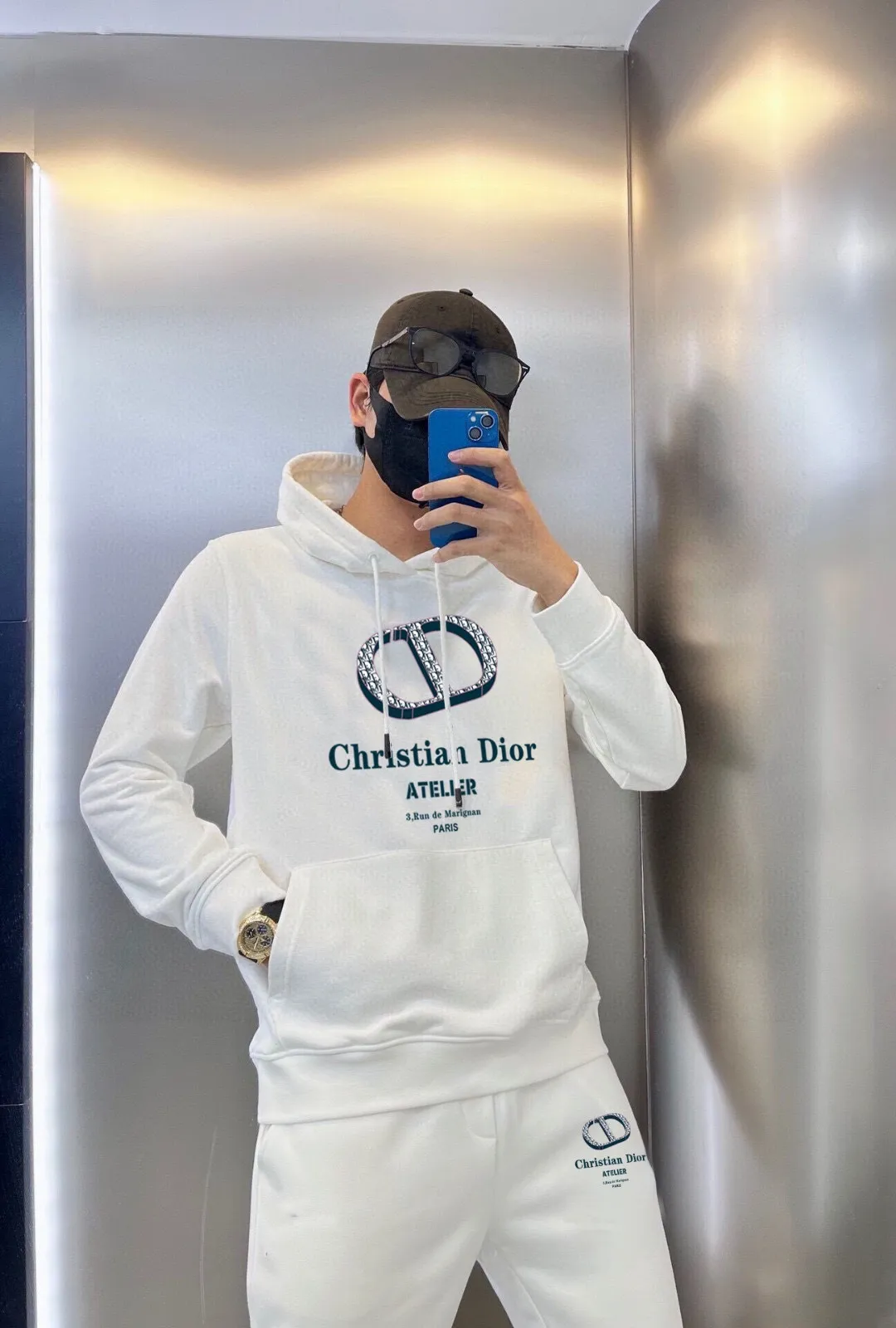 🅿️400 [DIOR Dior] (Fat Man Gospel) hot-selling suit is coming. Focus on the original version of the official website. 2025 new hot-selling cardigan sweater suit. The original order is the best product. 🇭🇰The meticulous work of top designers is dedicated to a fitting and perfect upper body effect. All-natural high-quality Roman cotton 100%, close-fitting comfort, noble and elegant! Original hardware embodies elegance and nobility! Counter size: M-5XL (maximum wear up to 220 pounds)