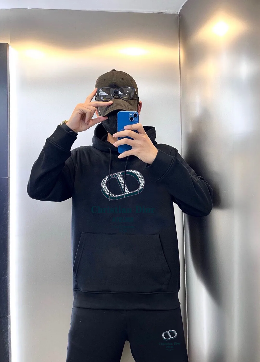 🅿️400 [DIOR Dior] (Fat Man Gospel) hot-selling suit is coming. Focus on the original version of the official website. 2025 new hot-selling cardigan sweater suit. The original order is the best product. 🇭🇰The meticulous work of top designers is dedicated to a fitting and perfect upper body effect. All-natural high-quality Roman cotton 100%, close-fitting comfort, noble and elegant! Original hardware embodies elegance and nobility! Counter size: M-5XL (maximum wear up to 220 pounds)