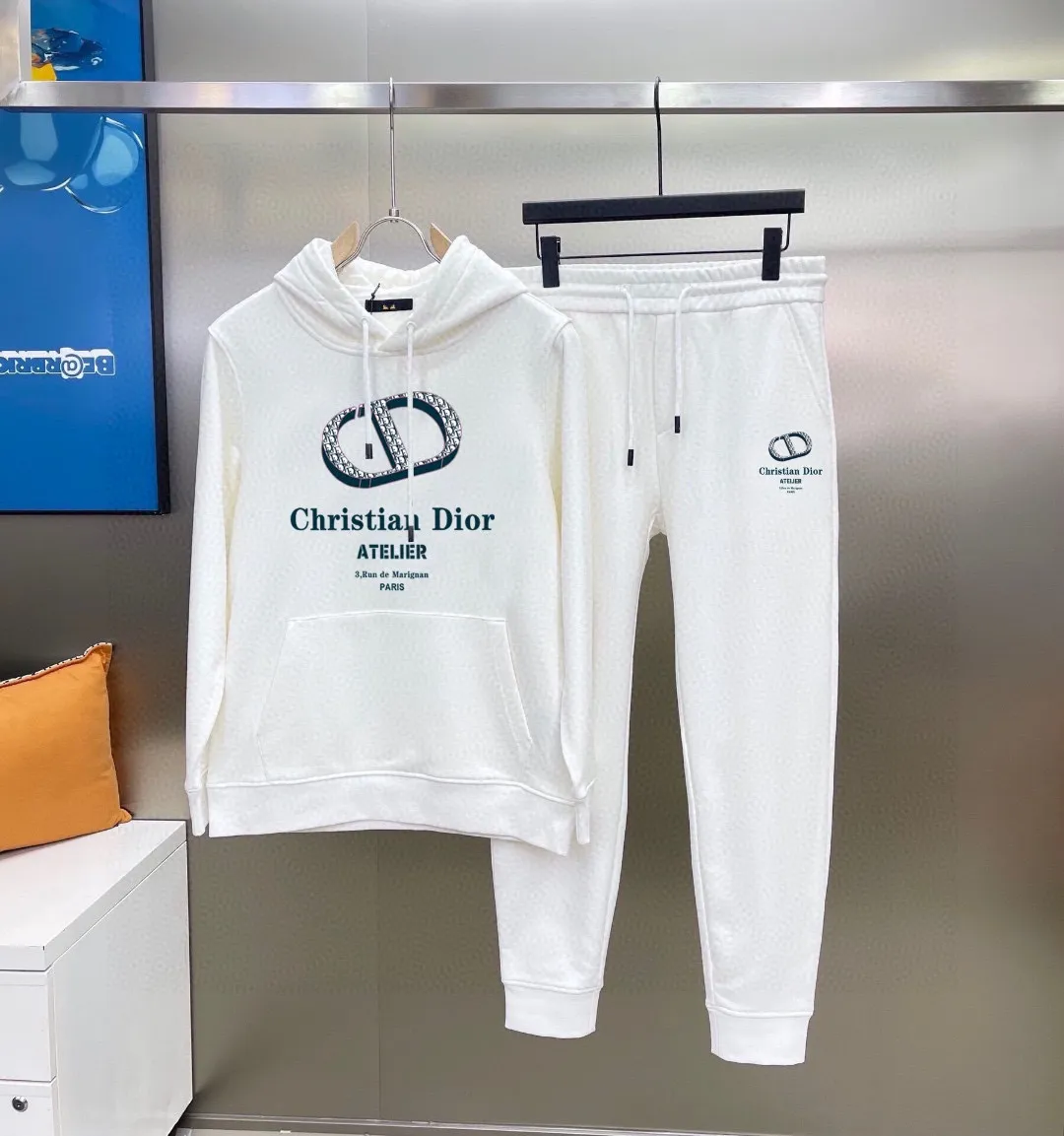 🅿️400 [DIOR Dior] (Fat Man Gospel) hot-selling suit is coming. Focus on the original version of the official website. 2025 new hot-selling cardigan sweater suit. The original order is the best product. 🇭🇰The meticulous work of top designers is dedicated to a fitting and perfect upper body effect. All-natural high-quality Roman cotton 100%, close-fitting comfort, noble and elegant! Original hardware embodies elegance and nobility! Counter size: M-5XL (maximum wear up to 220 pounds)