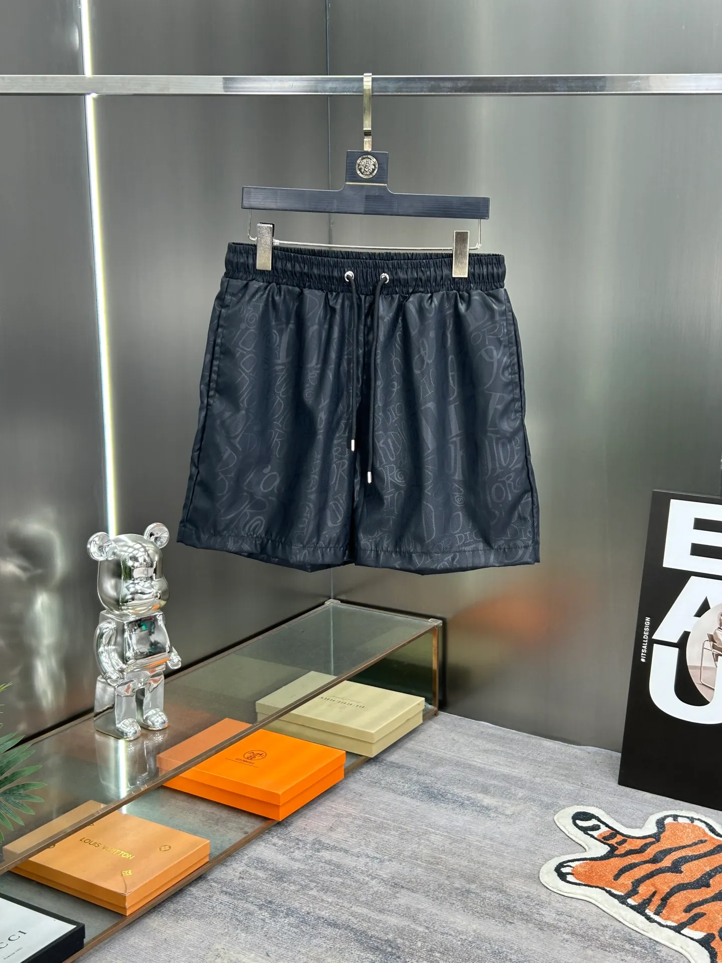 🅿️160 DIOR 2025 spring and summer new beach shorts, five-point shorts! Synchronized with the official website. Original 1-1 replica, fine workmanship, original hardware, selected high-quality polyester fiber fabric, delicate feel, a must-have item for summer, super handsome upper body effect, super real shooting, close contact with texture! Size: M-3XL
