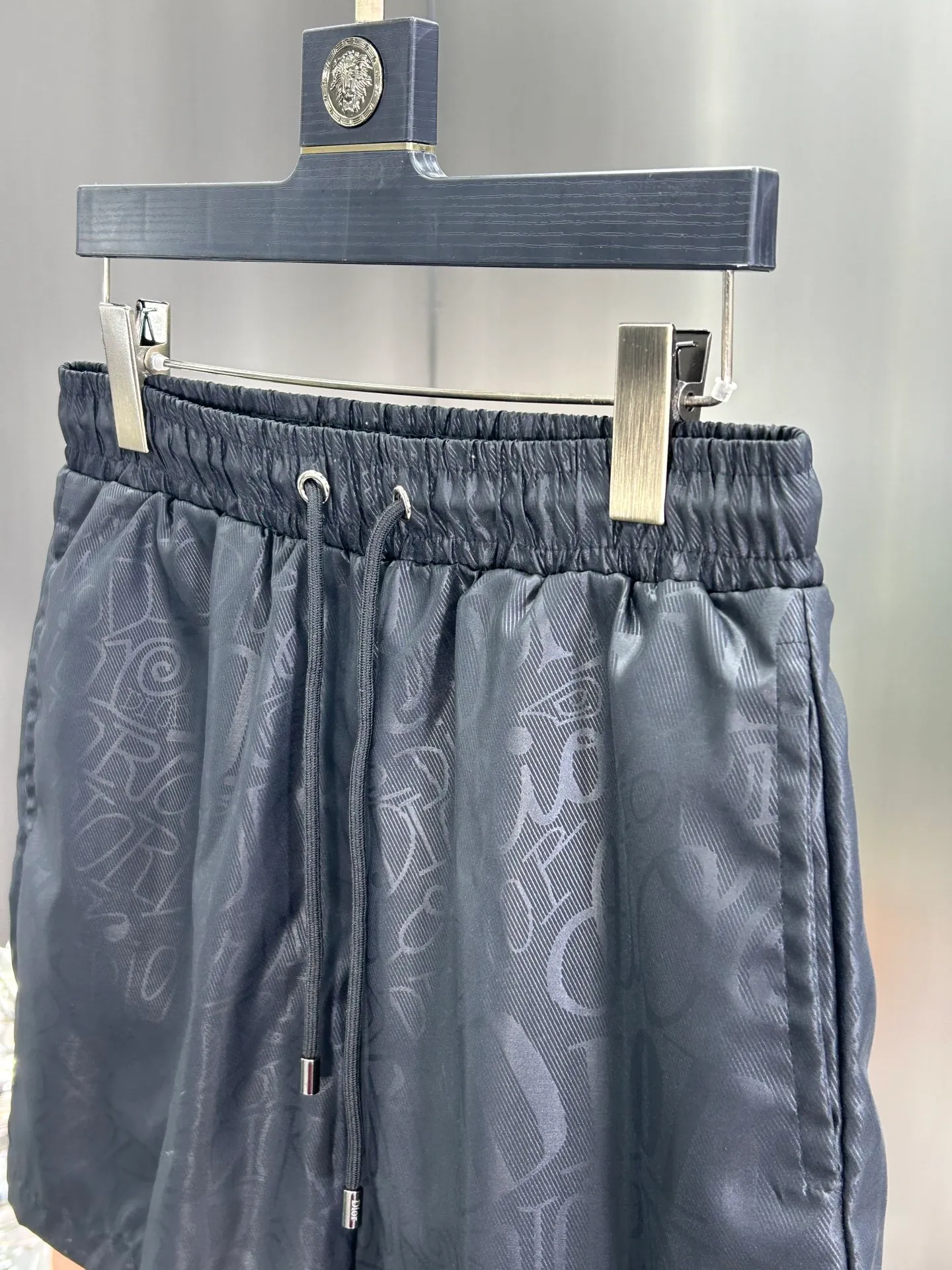 🅿️160 DIOR 2025 spring and summer new beach shorts, five-point shorts! Synchronized with the official website. Original 1-1 replica, fine workmanship, original hardware, selected high-quality polyester fiber fabric, delicate feel, a must-have item for summer, super handsome upper body effect, super real shooting, close contact with texture! Size: M-3XL