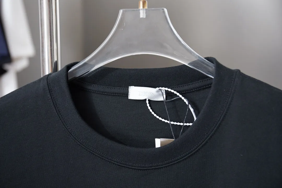 🅿️180 D＊or CD 25SS early spring new style joint series embroidered logo icon printed short sleeves light luxury essential item for daily commuting for men and women correct version welcome to compare detailed features · 320g 100% pure cotton double yarn jersey fabric · Custom dyed in the same cylinder, special thickened 32 double-ply 1X1 threads . Imported Tajima machine embroidered letter logo · Manual hand-printed screen icon pattern printing · Double-needle stitching and cross-stitch technology · Original main mark, washed tag, branded moisture-proof paper packaging Color: White/Black Size: S/M/L/XL