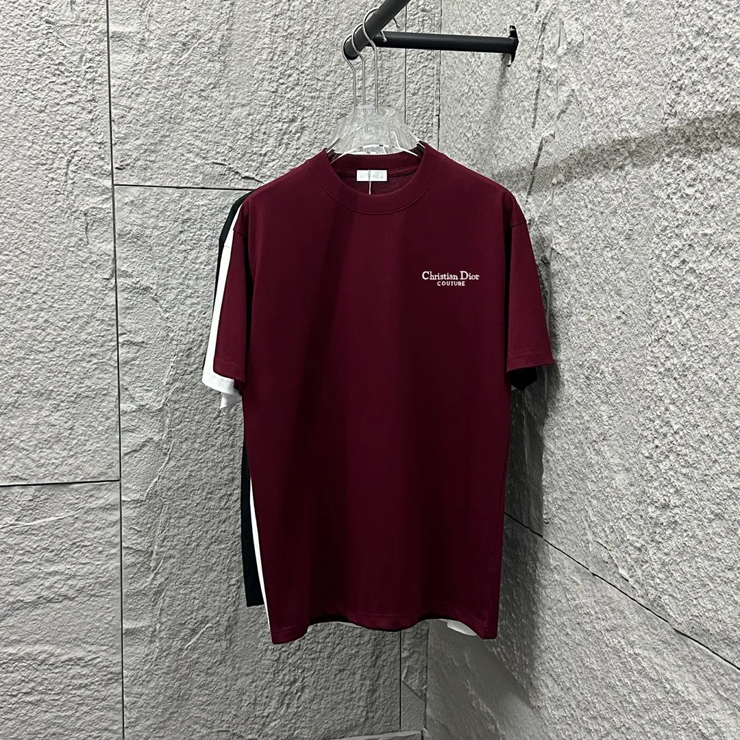 🅿️190 Dio* Dior 2025 spring and summer new style Lily of the Valley letter printing on the back Classic letter embroidery Simple and elegant Customized double yarn plain cotton fabric Short-sleeved T-shirt Unisex Color: Black White Angora Red Size: S (90-130 catties) M (120-150 catties) L (140-165 catties) XL (160-180 pounds) XXL (180-210 pounds)
