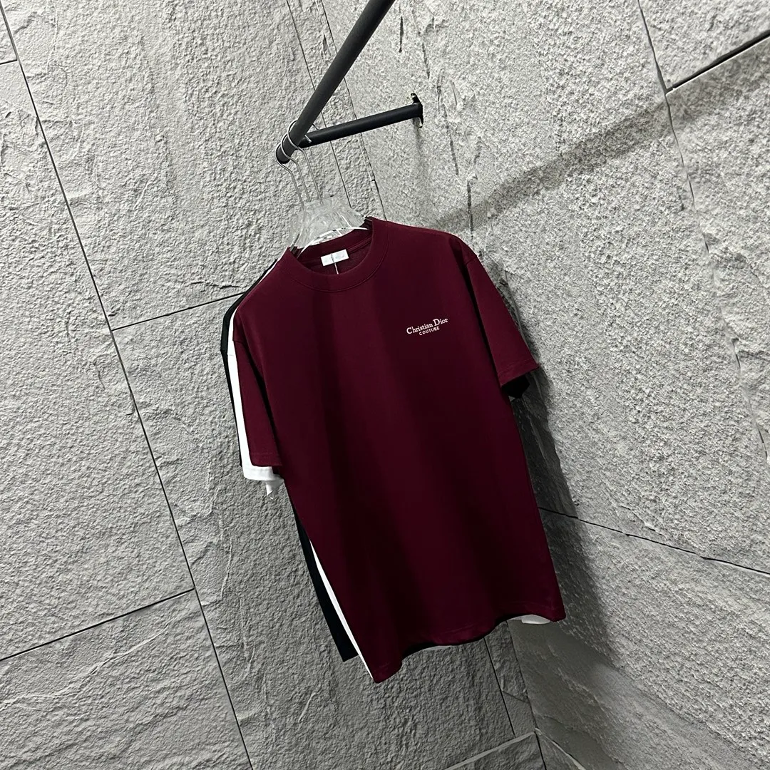 🅿️190 Dio* Dior 2025 spring and summer new style Lily of the Valley letter printing on the back Classic letter embroidery Simple and elegant Customized double yarn plain cotton fabric Short-sleeved T-shirt Unisex Color: Black White Angora Red Size: S (90-130 catties) M (120-150 catties) L (140-165 catties) XL (160-180 pounds) XXL (180-210 pounds)