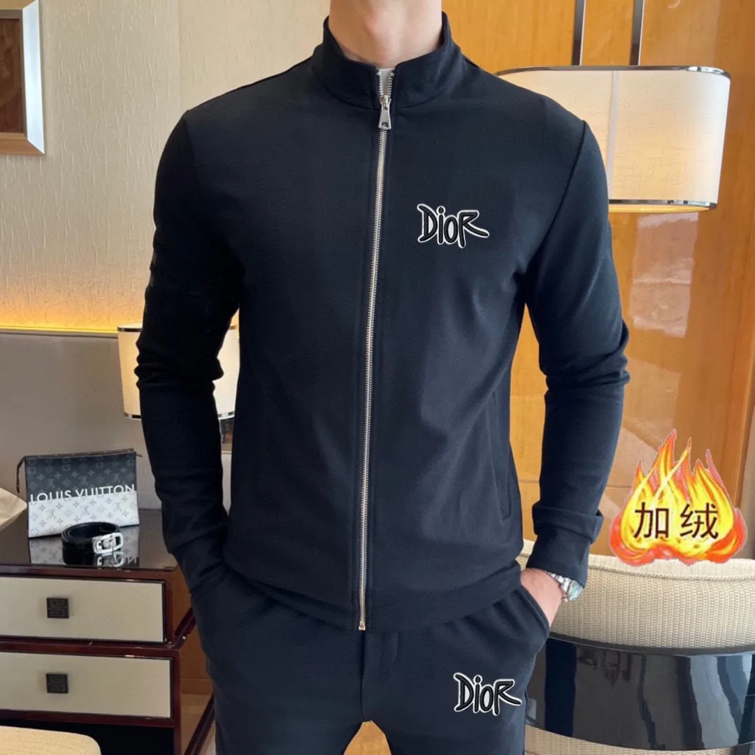 🅿️460 brand [DIOR Dior] (velvet and thickened) 2025 autumn and winter new product, celebrities' favorite fashion-flavored casual suit, clean and neat tailoring, full of urban style. Made of high-quality customized fabrics, the inner warmth is excellent, the hand feels soft and dry, and the upper body effect is crisp and stylish. The three-dimensional cutting process and the pattern are all of high standards, and the silhouette version has the right benefits! It is not tight at all, and you feel good when you put it on. So many top-quality raw materials create high-end products with unparalleled value. It is the first choice for high-end fashion people. (Size: M-4XL can wear up to 200 pounds)