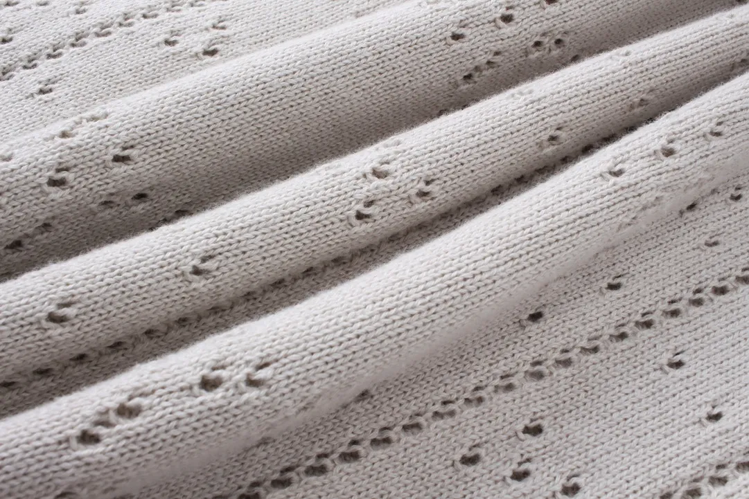 🅿️260 Dior CD2024SS diamond-shaped hollow knitted lapel POLO. European and American style early spring new small label cannage pattern hollow knitted short-sleeved polo cardigan casual fashion shirt The fabric is made of 150D/48F polyester special-shaped light long fiber yarn + 40 double-ply ring-spun pure cotton yarn. The Y version is purchased, disassembled and cut off the hem fabric, and sent to a professional inspection and testing agency to analyze the yarn count data. A 24-needle cylindrical jacquard loom imported from Italy is used to weave the gray fabric. The gray fabric is washed and shaped in the cylinder to produce the finished fabric. It uses an infrared cutting machine for typesetting, and the positioning flower letter logo is cut by hand, and it is matched with 26s cotton yarn-dyed ribbing. Blue/apricot, same style for men and women! Size: XS-L,
