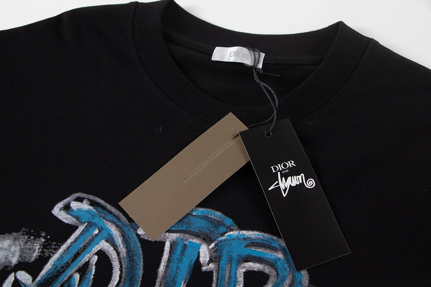 🅿️160 Dior*2025 latest hand-painted short-sleeved material: high version 300g double yarn combed cotton Size: S M L XL Color: black white Style number: W2554